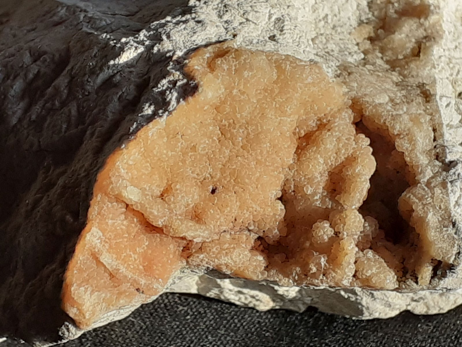 Smithsonite
FoV 3,5 cm
(Autor: Volkmar Stingl)