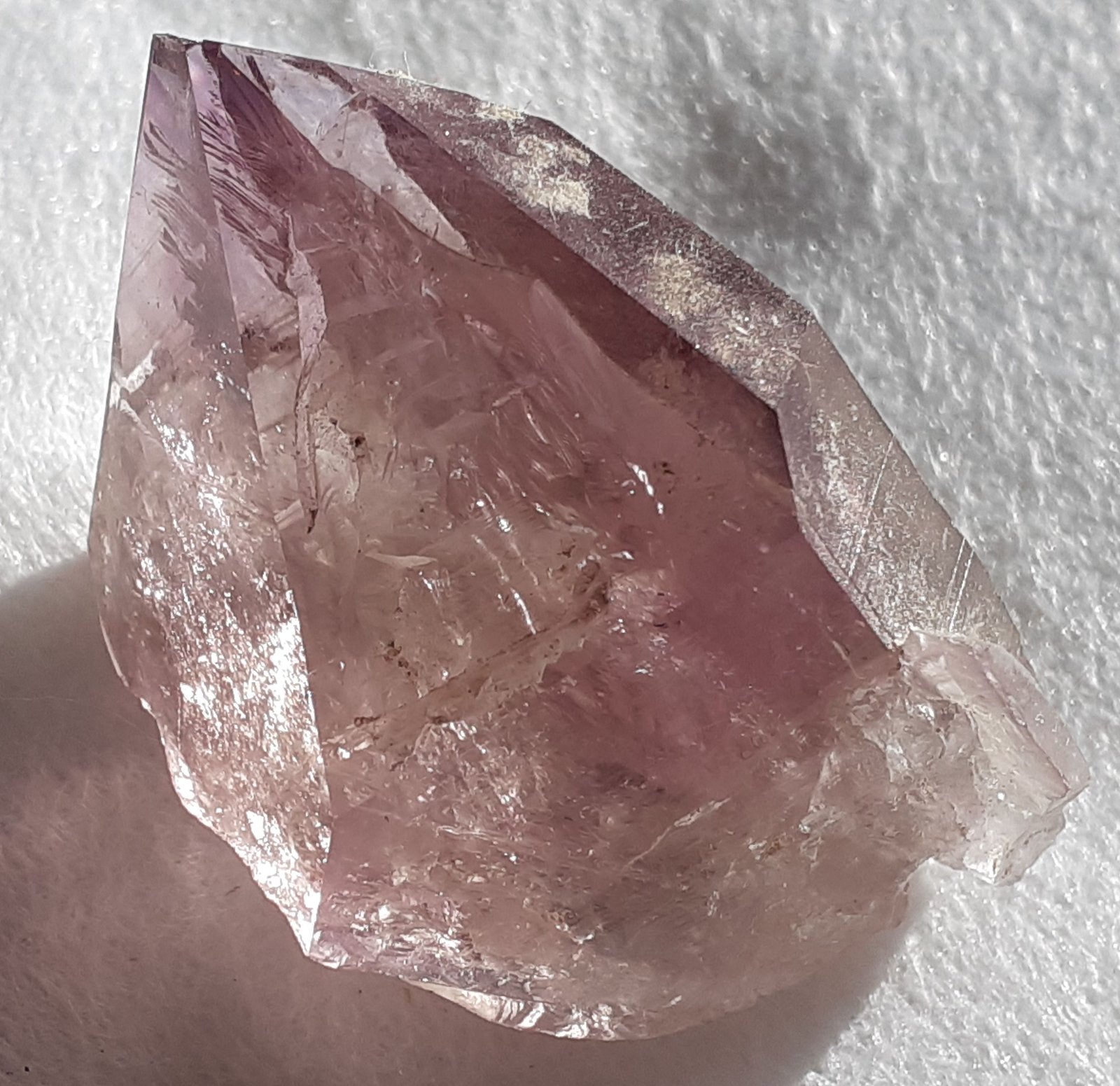 Quartz (variety amethyst)
3,5 x 2,5 cm
(Autor: Volkmar Stingl)