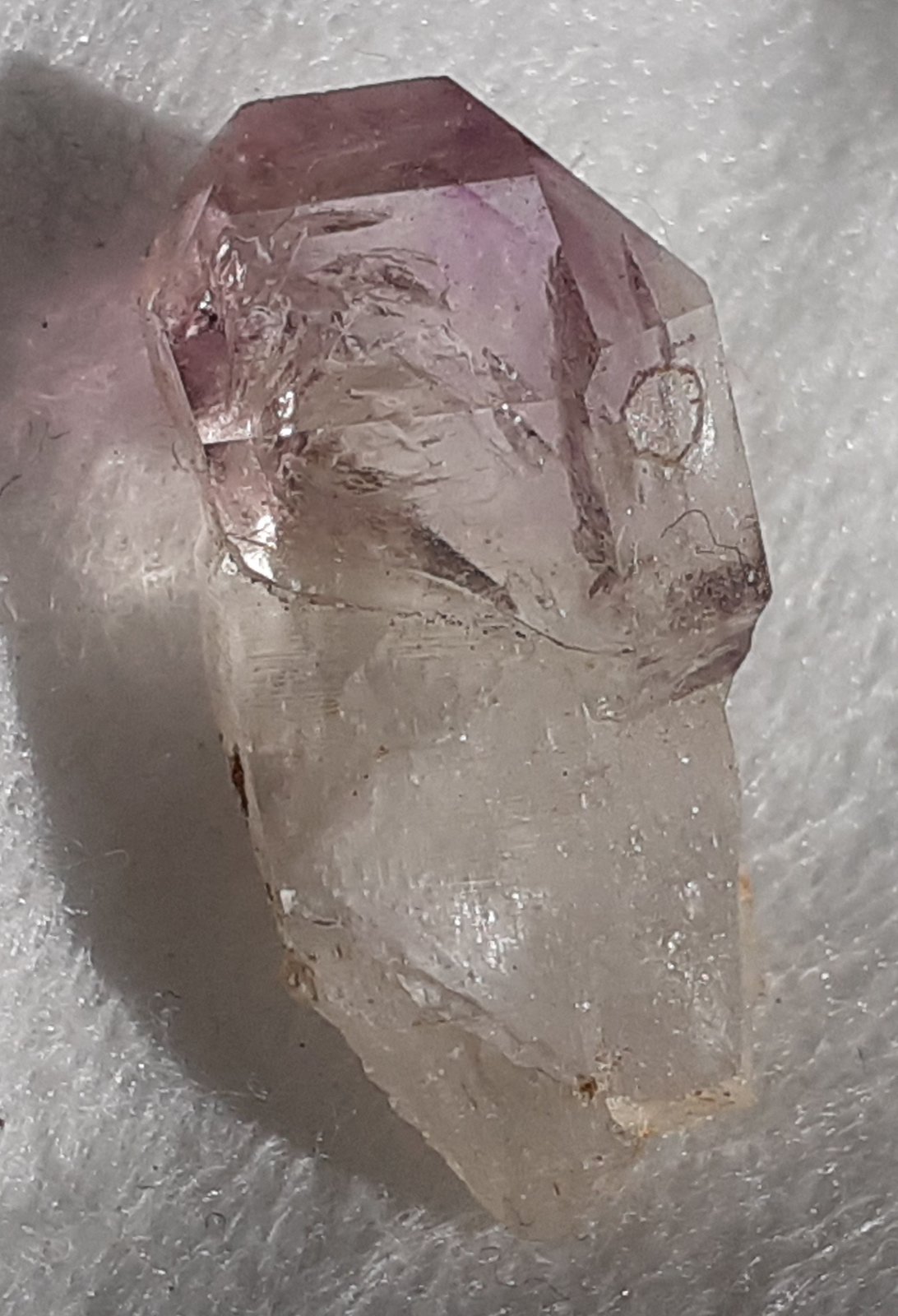 Quartz (variety amethyst)
2 x 0,8 cm
(Autor: Volkmar Stingl)