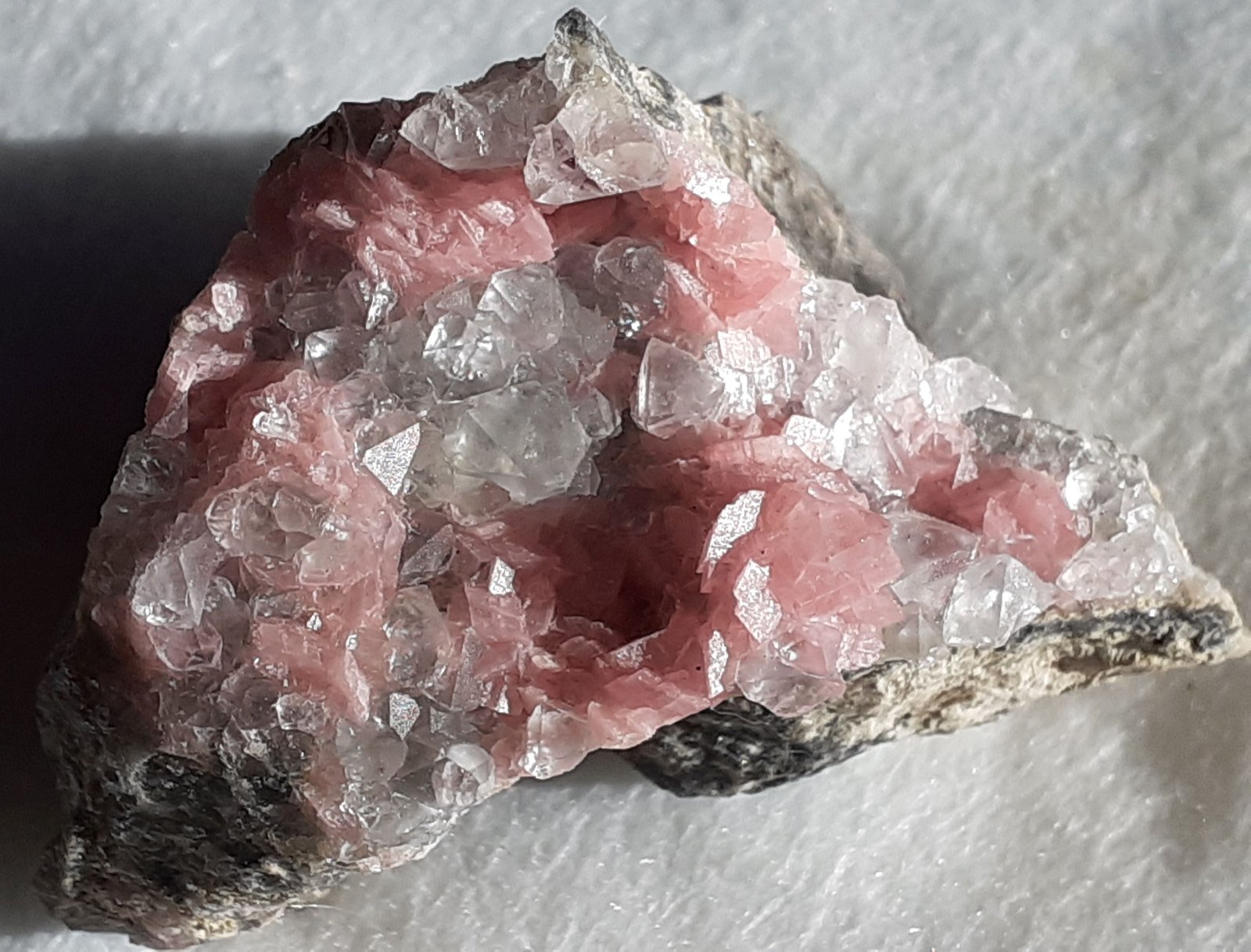 Rhodochrosite, Quartz
4,5 x 2,5 cm
(Autor: Volkmar Stingl)