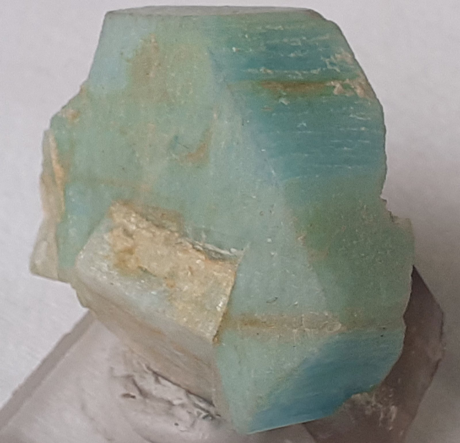 Microcline (variety amazonite), Quartz (variety smoky)
4 x 4 cm
(Autor: Volkmar Stingl)