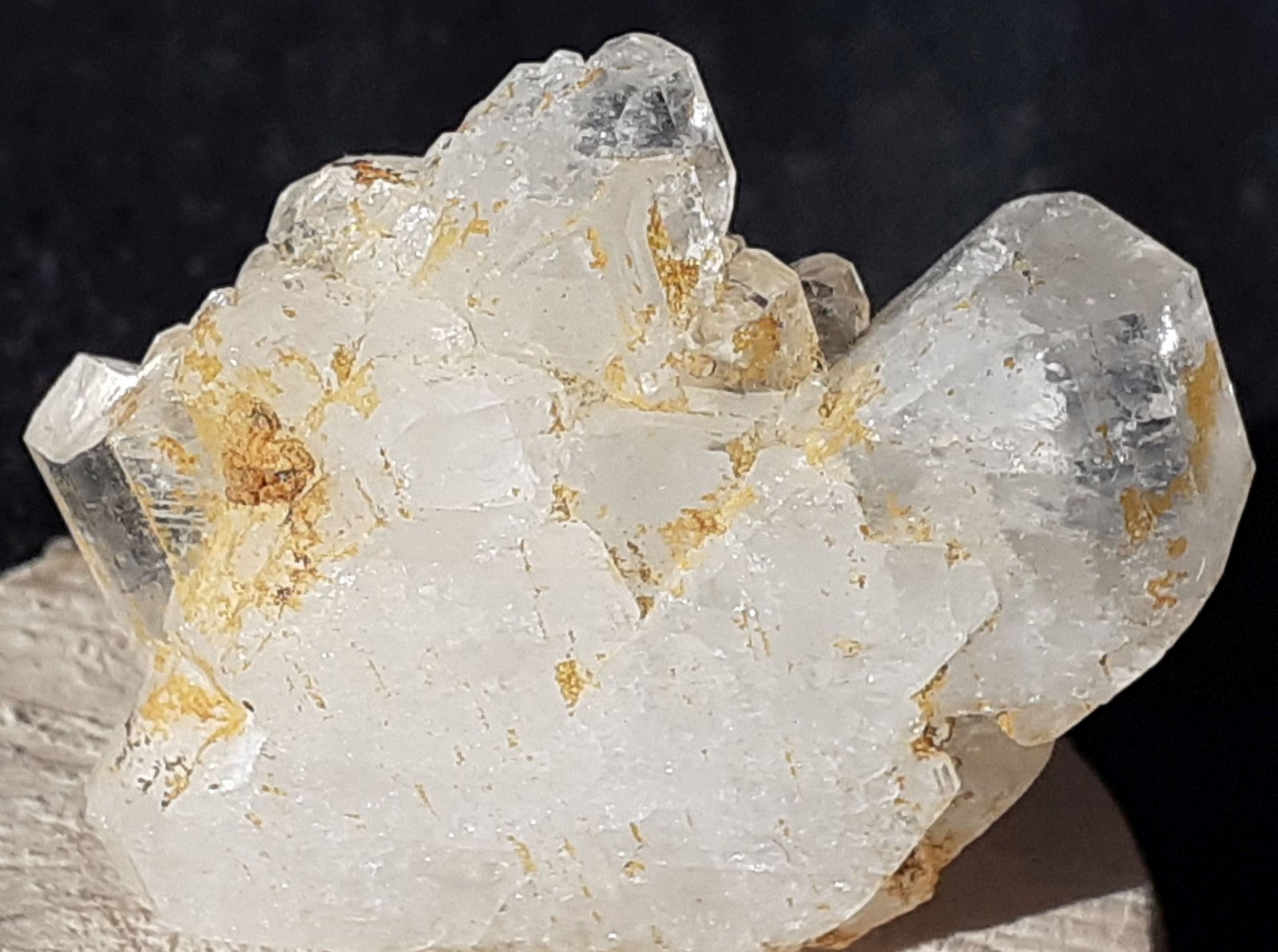 Albite
3 x 2,5 cm
(Autor: Volkmar Stingl)