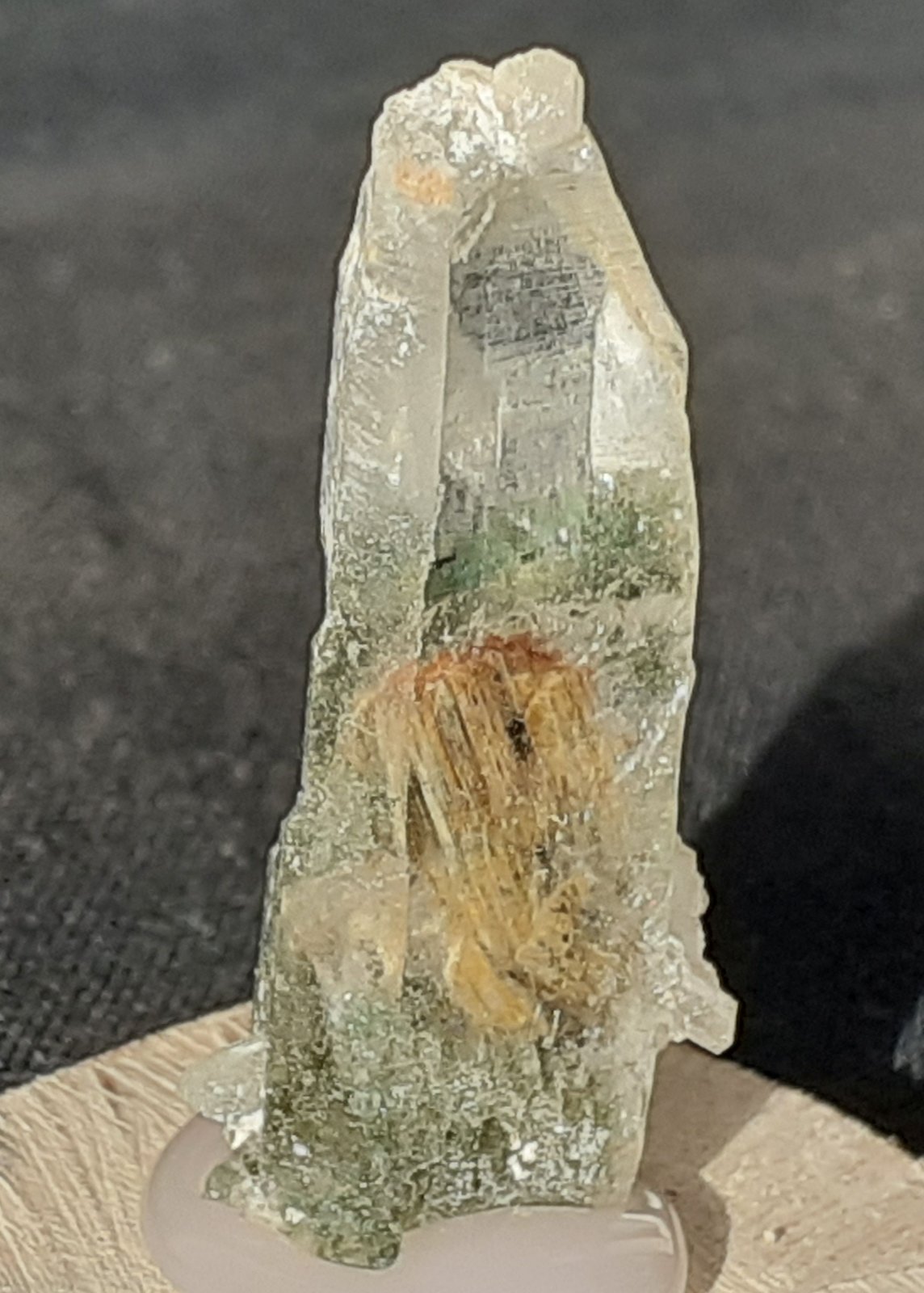 Quartz, Actinolite, Tremolite
3 x 1 cm
(Autor: Volkmar Stingl)