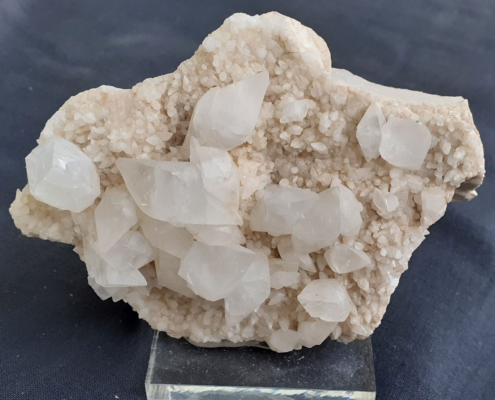 Calcite
10 x 7 cm
(Autor: Volkmar Stingl)