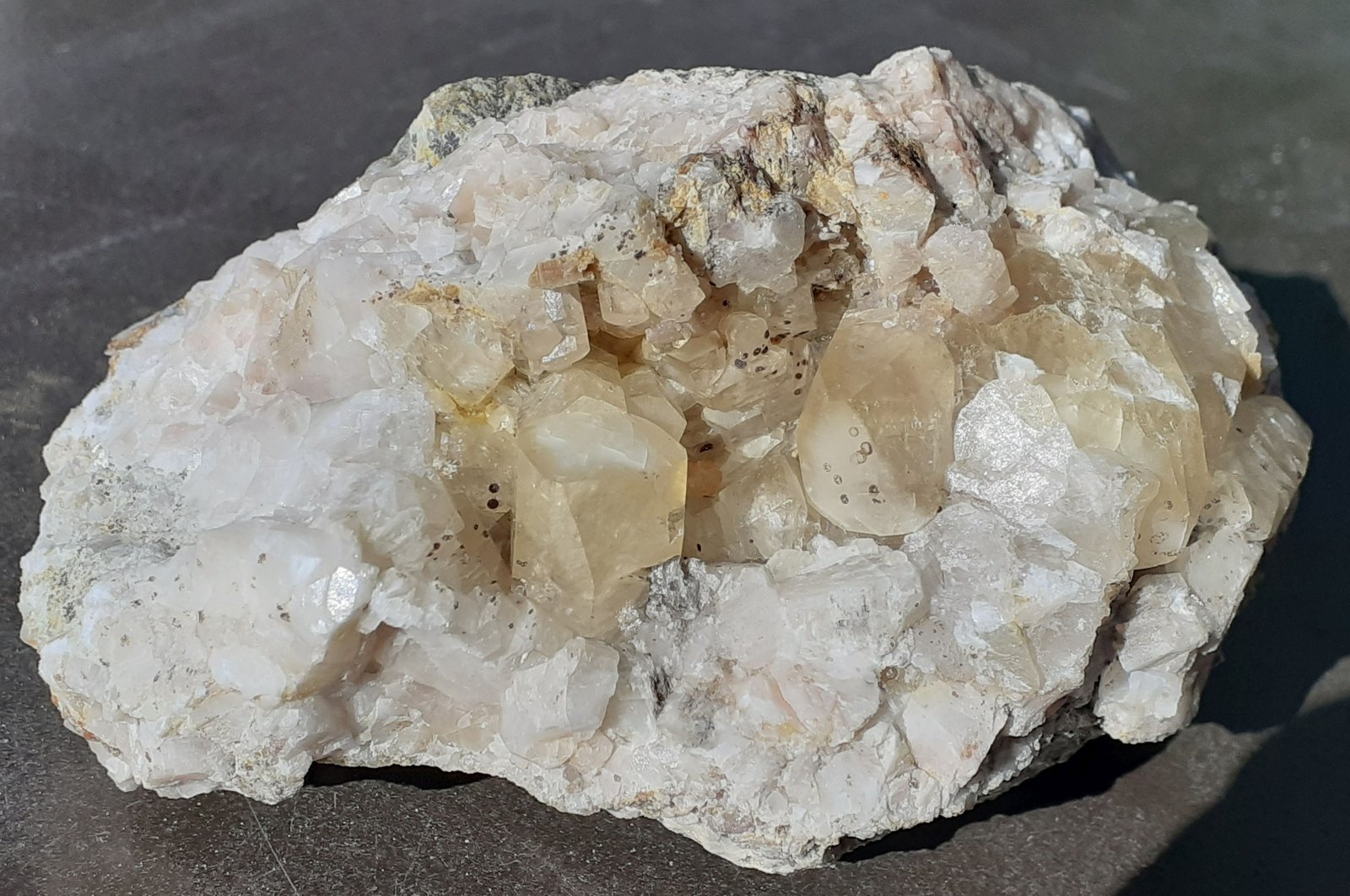 Calcite
11 x 8 cm
(Autor: Volkmar Stingl)