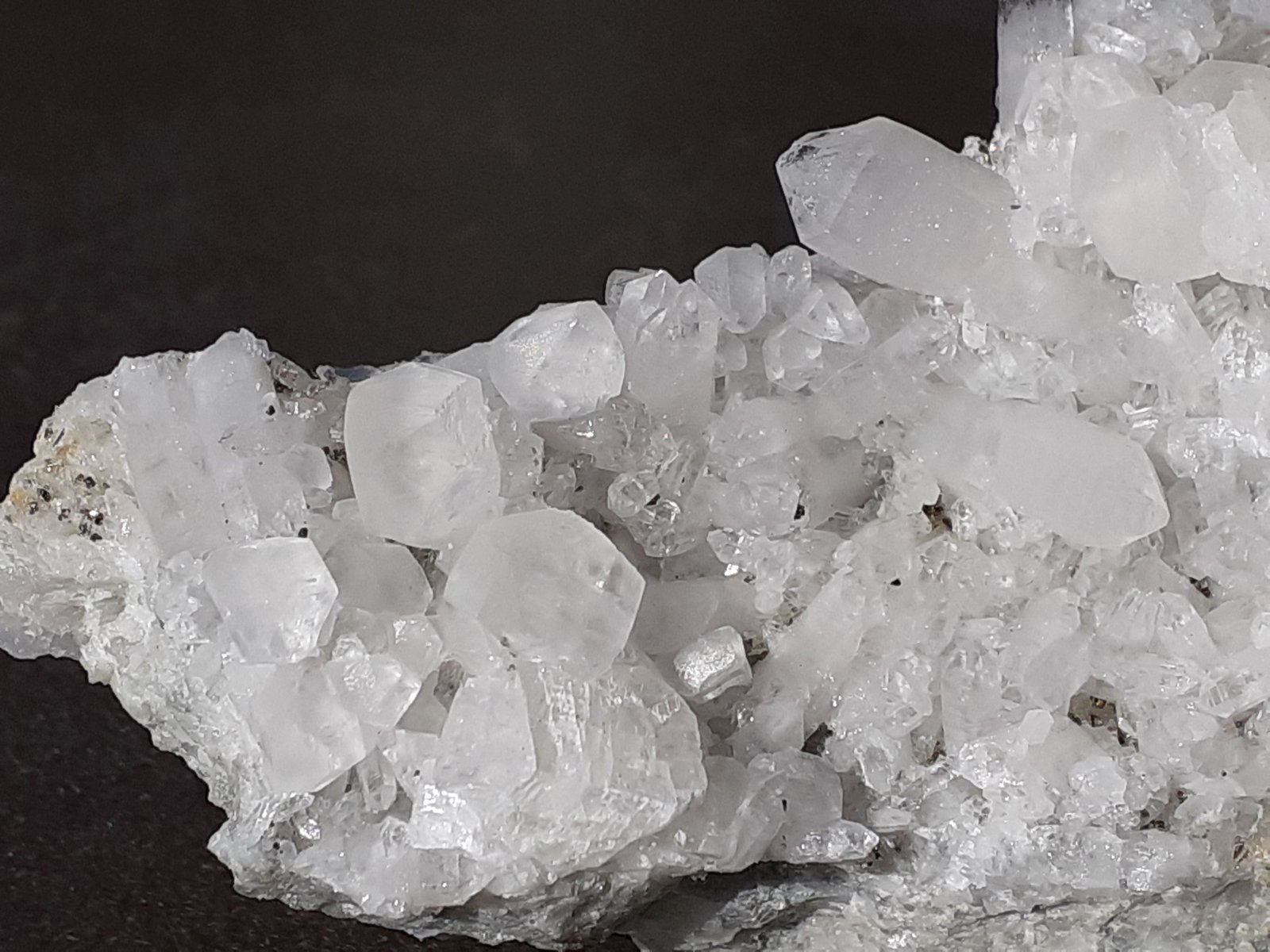 Calcite, Quartz, Pyrite
(Autor: Volkmar Stingl)