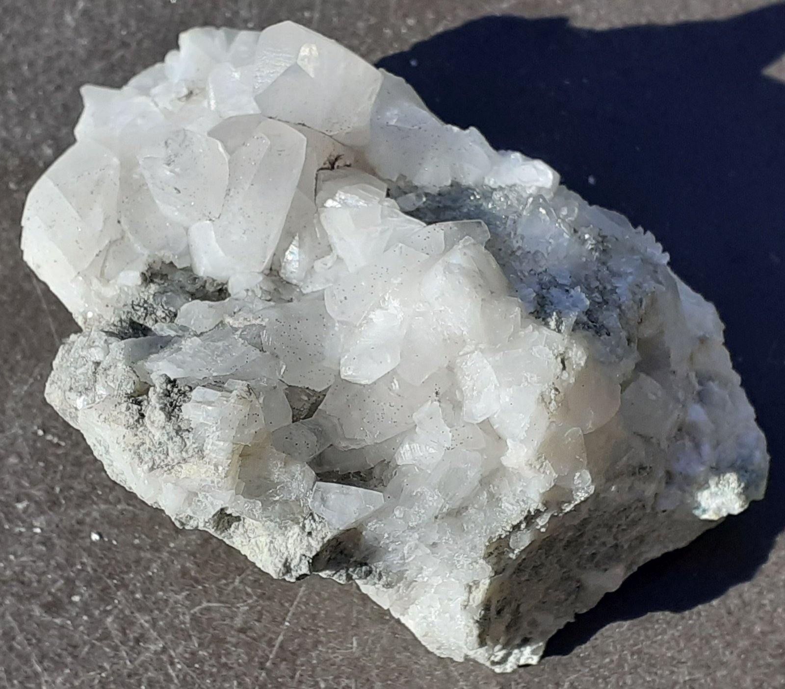 Calcite, Quartz
6 x 4 cm
(Autor: Volkmar Stingl)