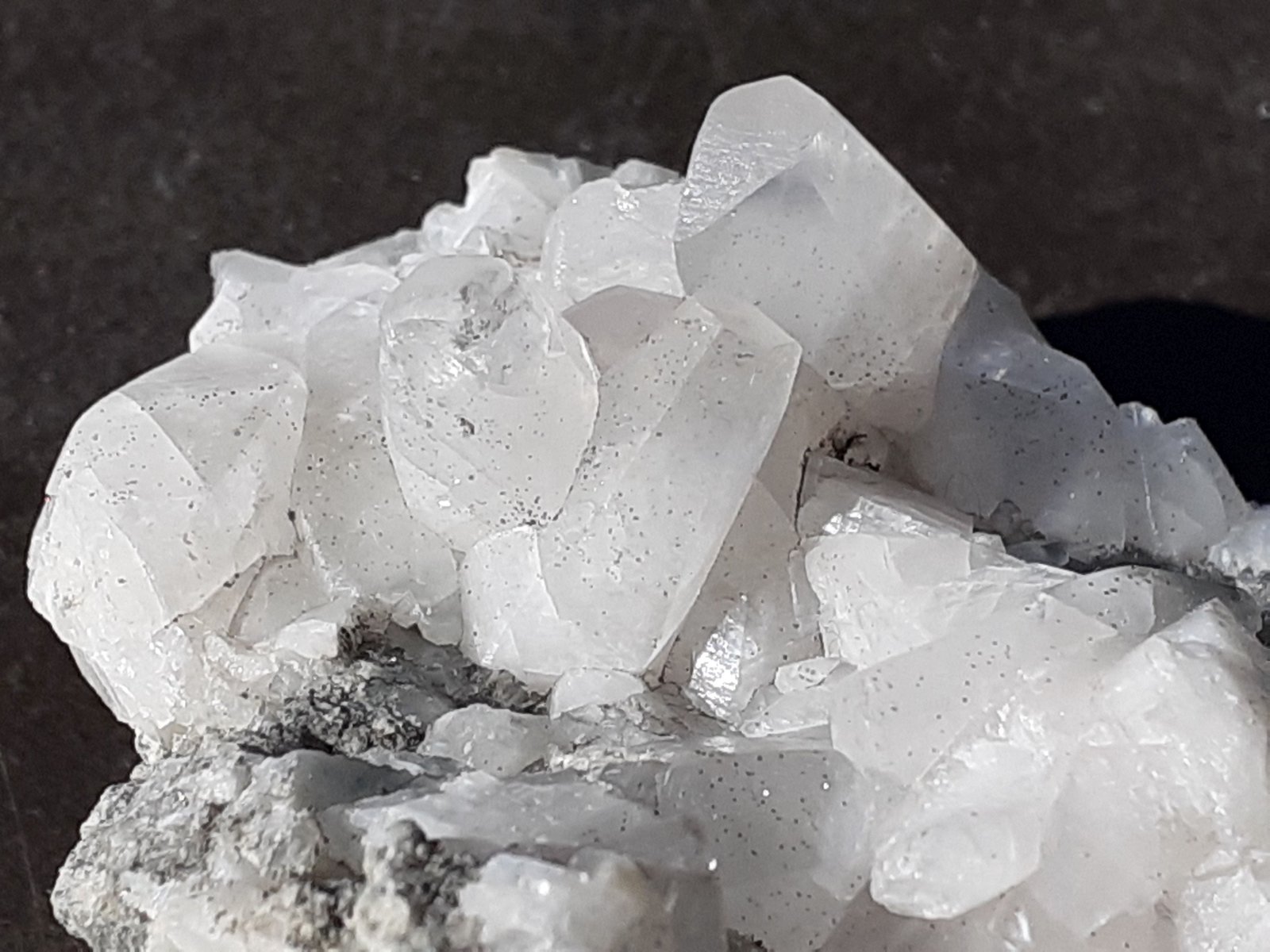 Calcite, Quartz
6 x 4 cm
(Autor: Volkmar Stingl)