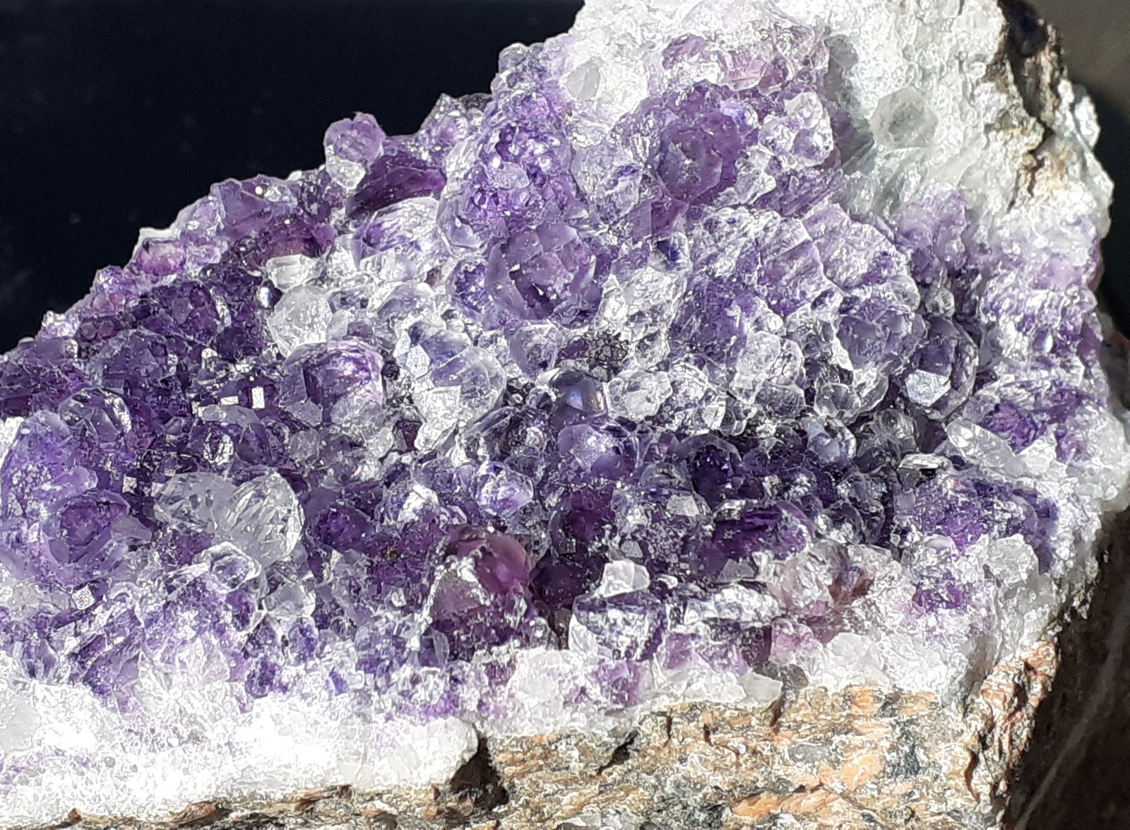 Fluorite, Quartz
6,5 x 4 cm
(Autor: Volkmar Stingl)