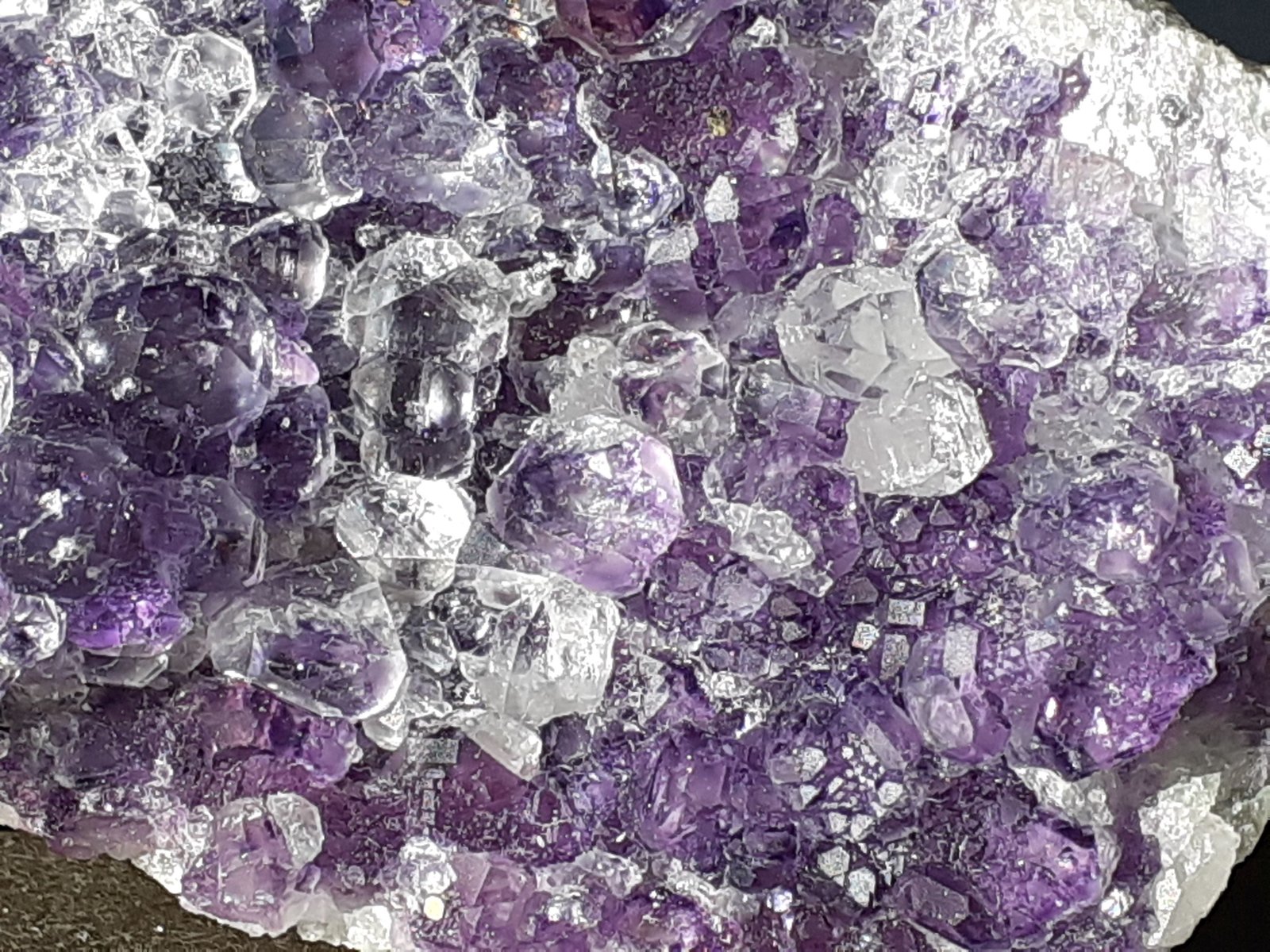 Fluorite, Quartz
6,5 x 4 cm
(Autor: Volkmar Stingl)