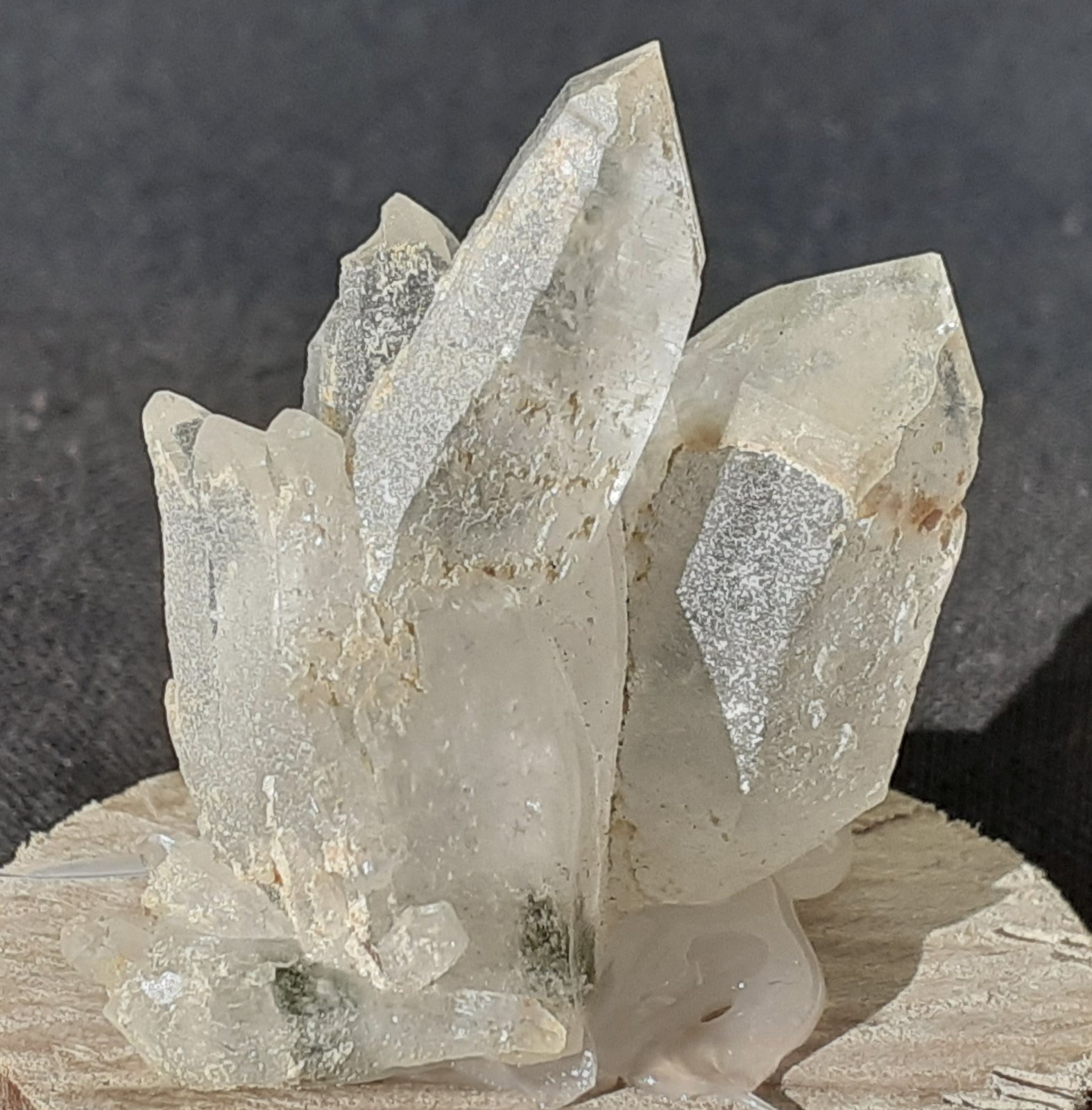 Quartz
3 x 2,5 cm
(Autor: Volkmar Stingl)