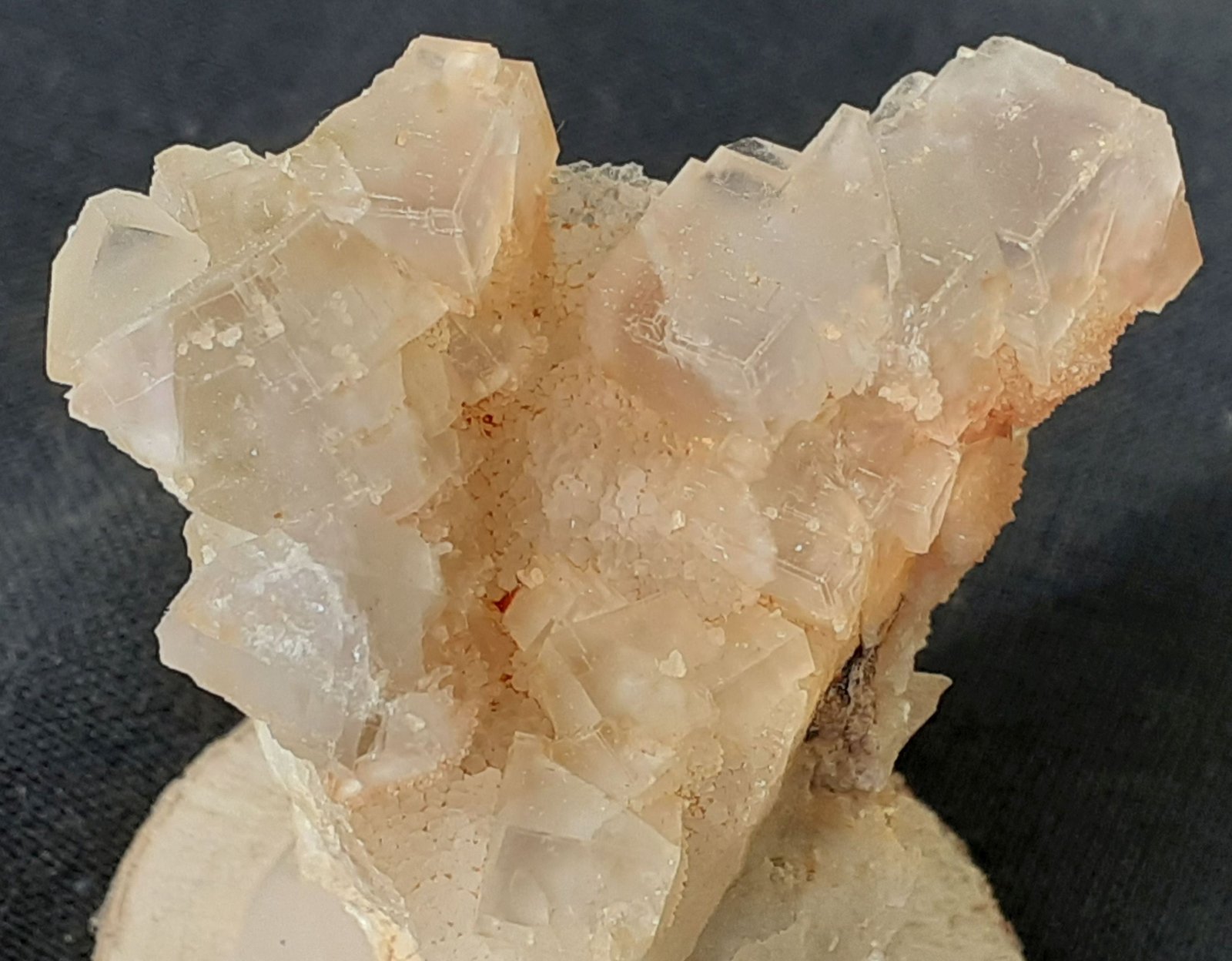 Fluorite
3,5 x 3,5 cm
(Autor: Volkmar Stingl)