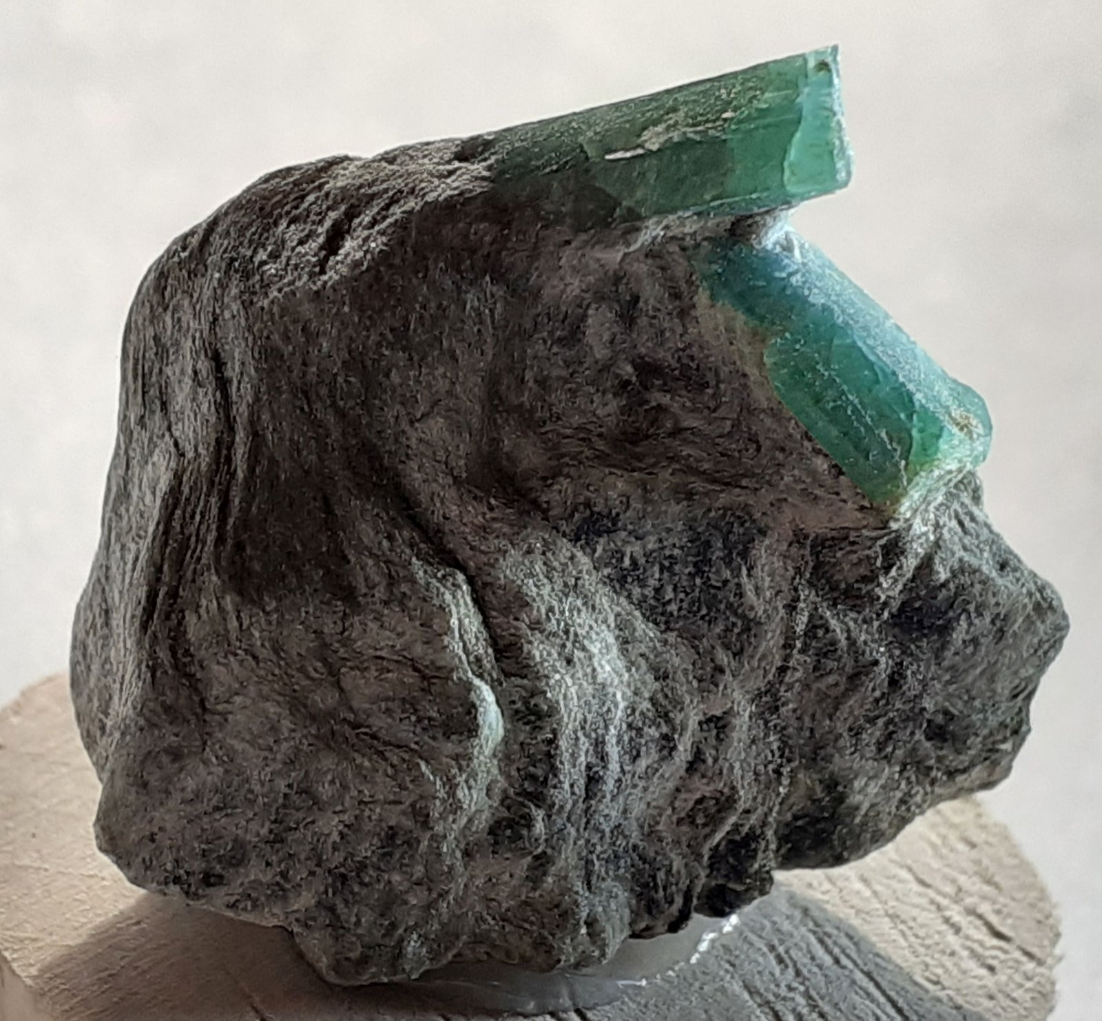 Beryl (variety emerald)
2 x 2 cm
(Autor: Volkmar Stingl)