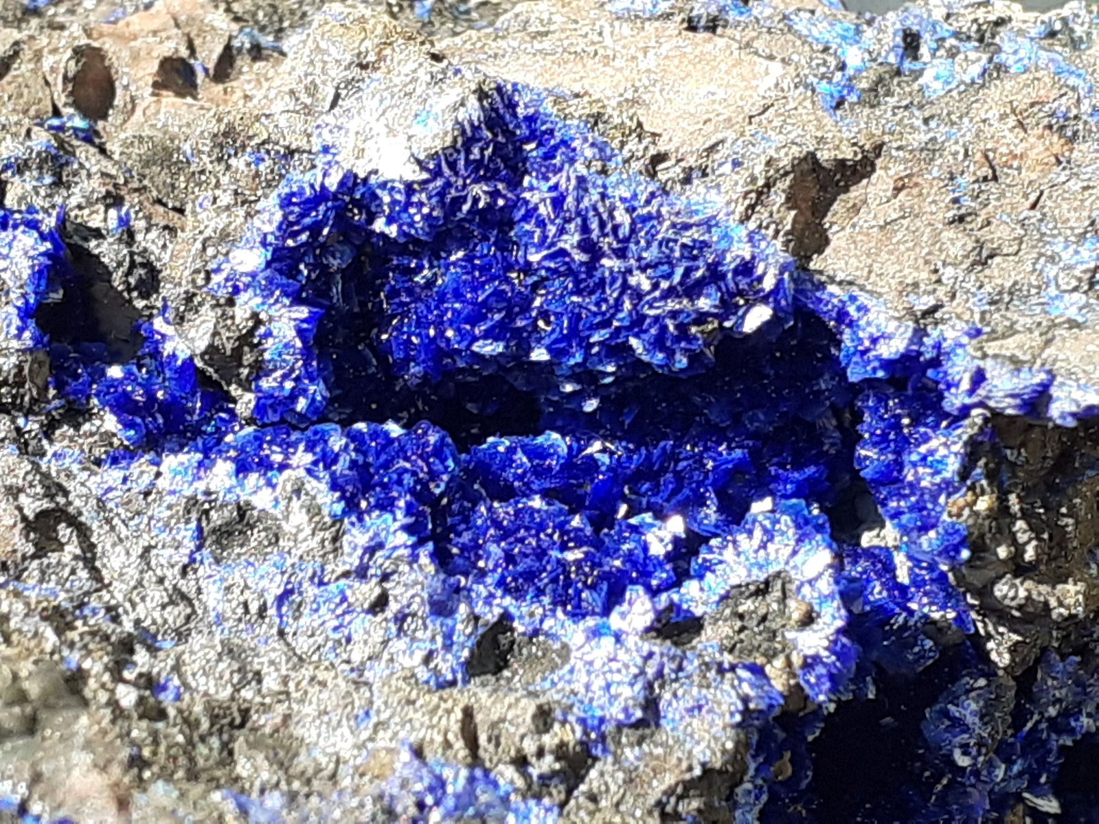 Azurite
5,5 x 4 cm
(Autor: Volkmar Stingl)