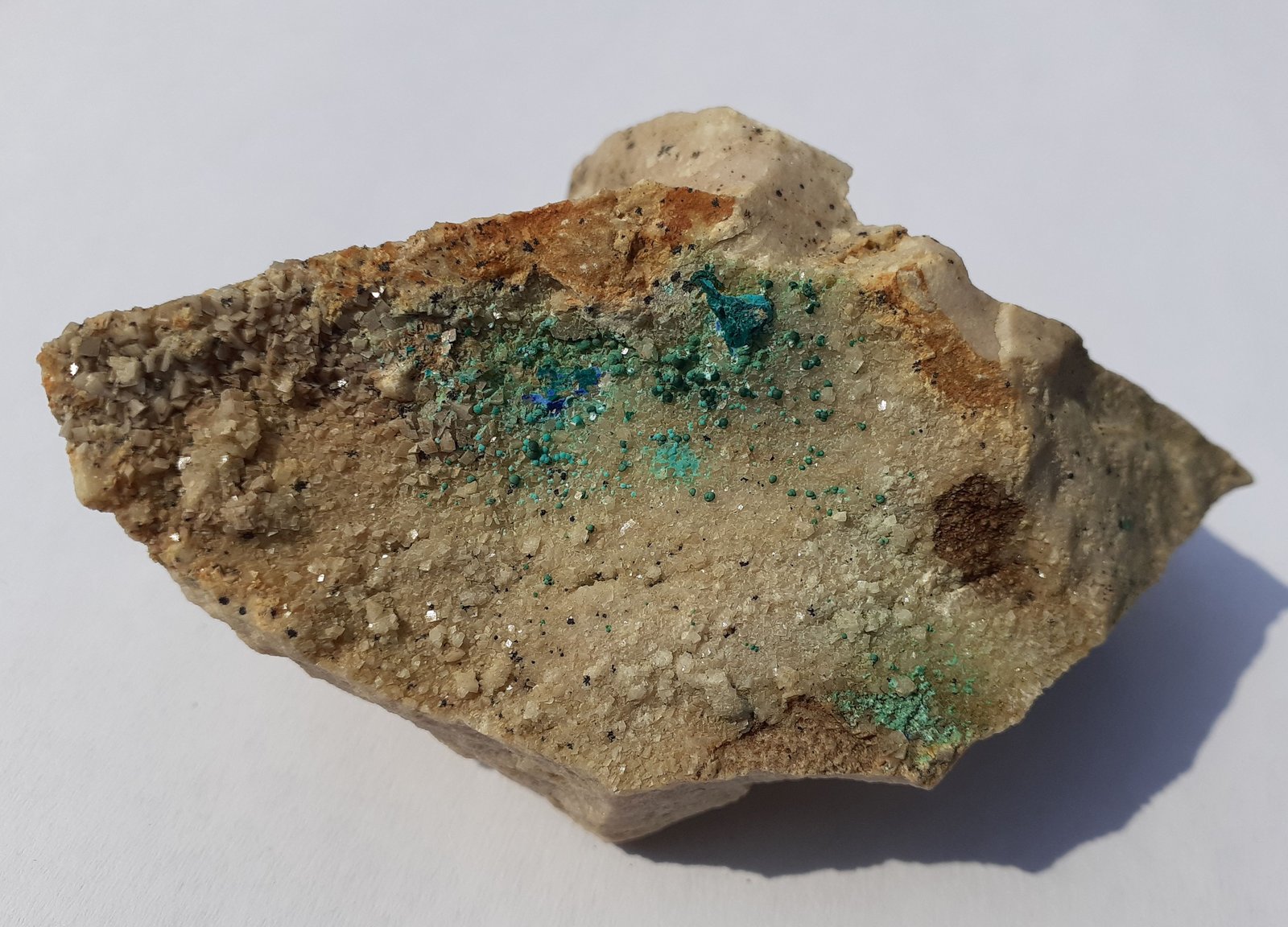 Malachite, Azurite, Theisite, Dolomite, Chrysocolla
8,5 x 4,5 cm
(Autor: Volkmar Stingl)