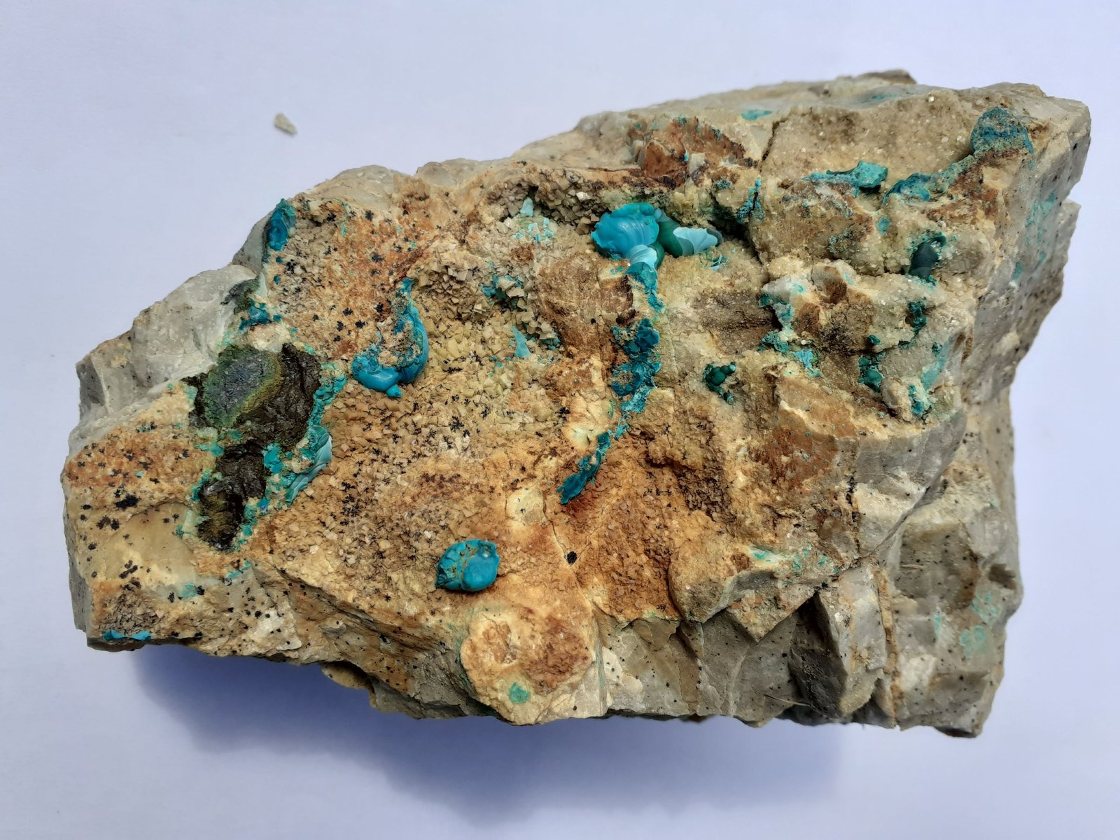Chrysocolla, Malachite, Dolomite, Tetraedrite-Group
15 x 10 cm
(Autor: Volkmar Stingl)