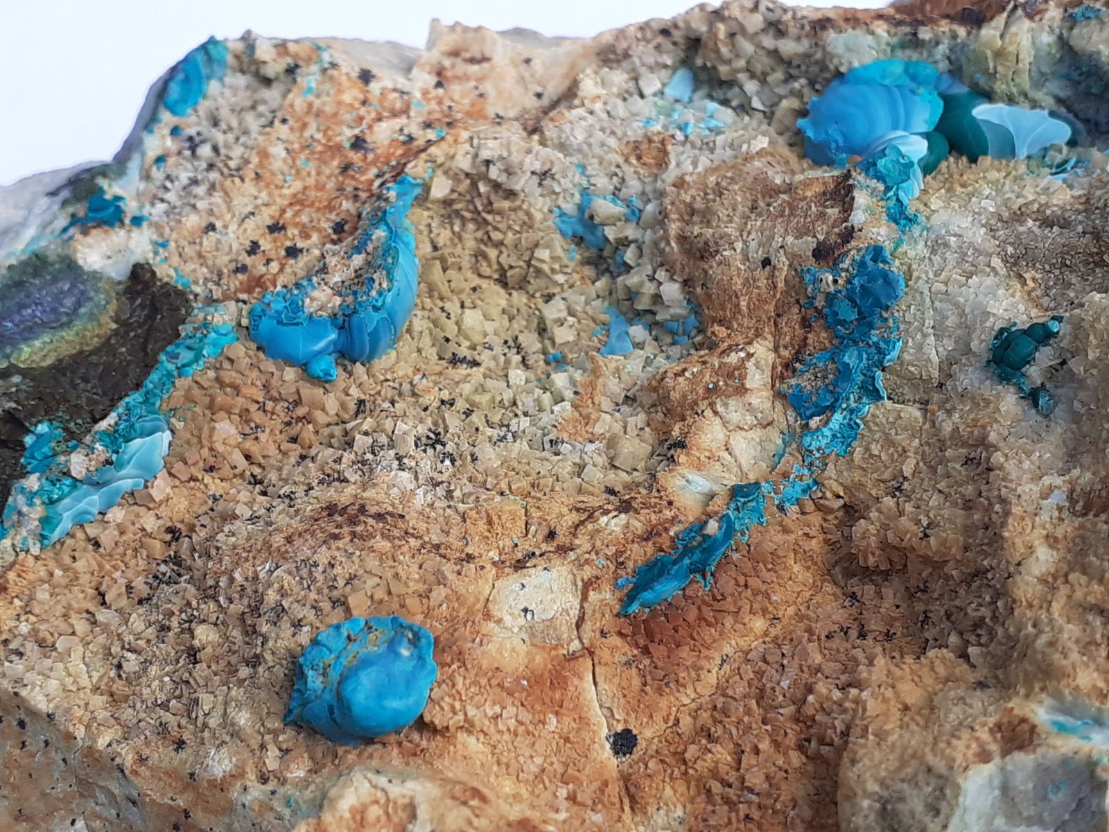 Chrysocolla, Malachite, Dolomite, Tetraedrite-Group
15 x 10 cm
(Autor: Volkmar Stingl)