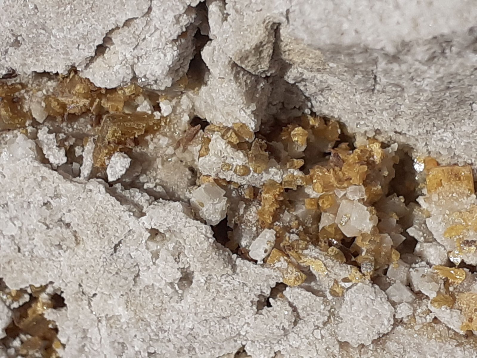 Wulfenite
9 x 6,5 cm
(Autor: Volkmar Stingl)