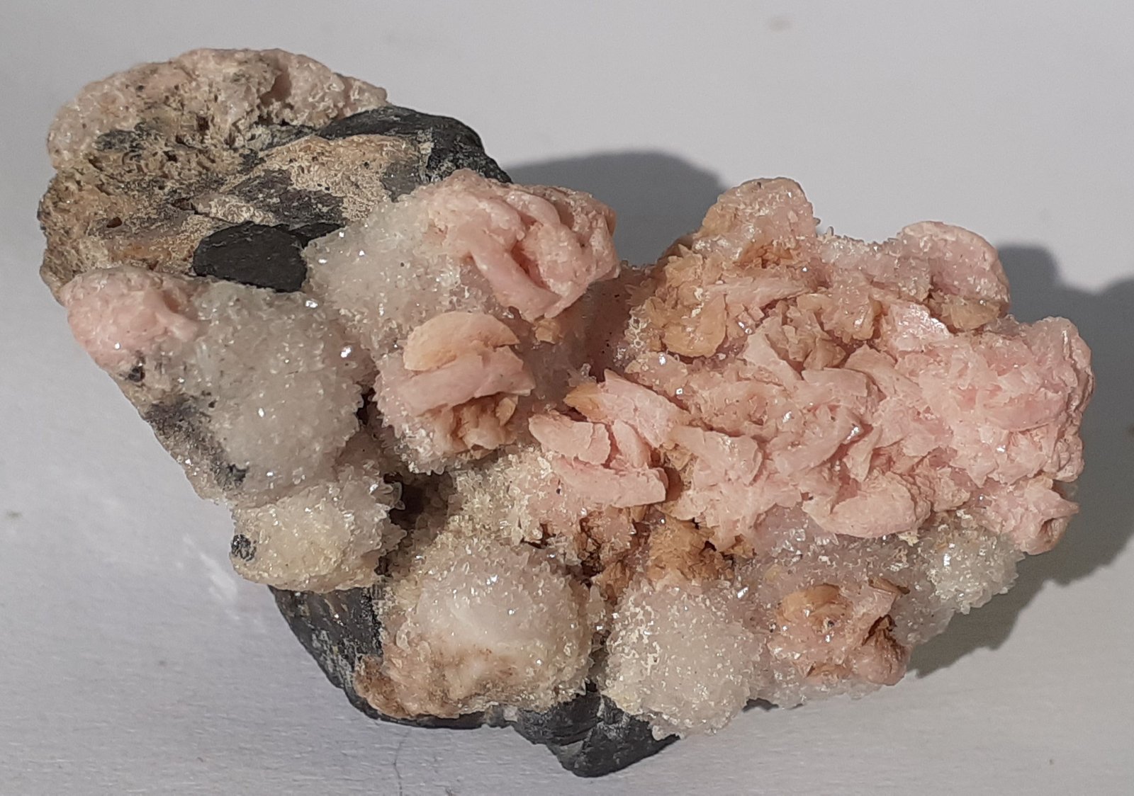Rhodochrosite, Quartz, Galena, Pyrite
4,5 x 3 cm
(Autor: Volkmar Stingl)