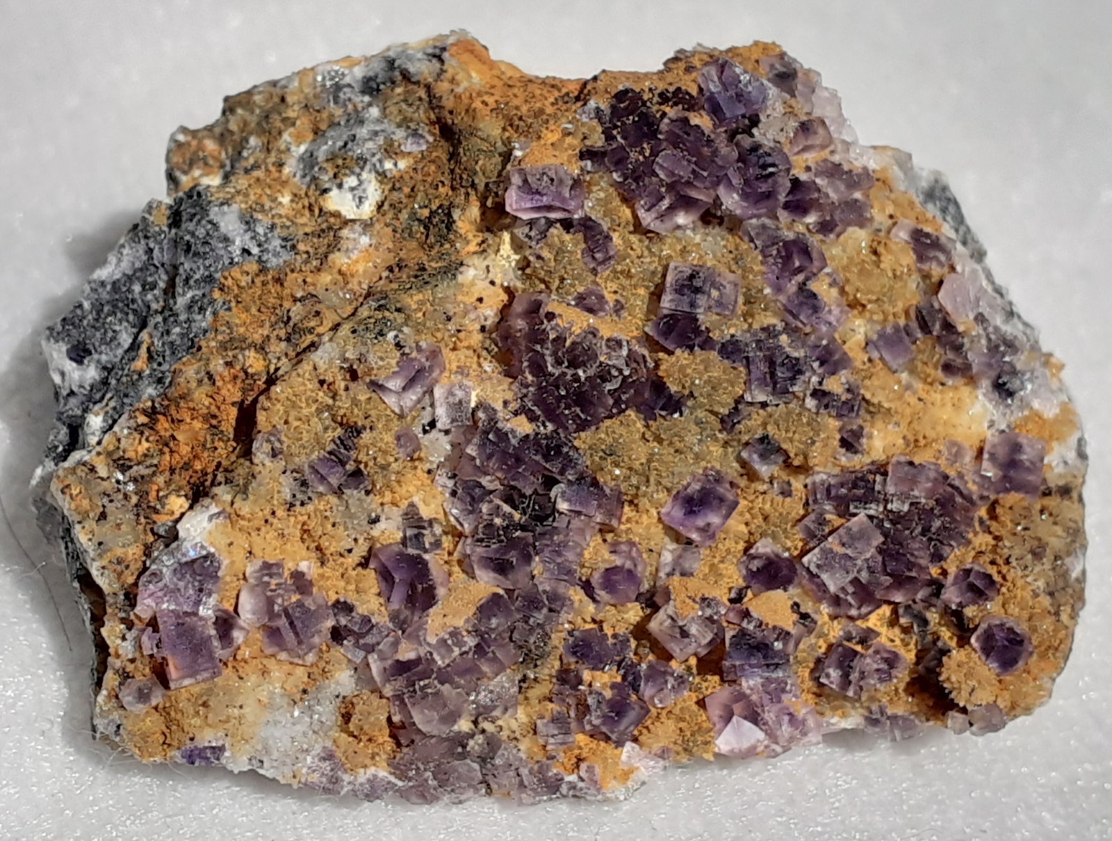 Fluorite
3 x 2,5 cm
(Autor: Volkmar Stingl)