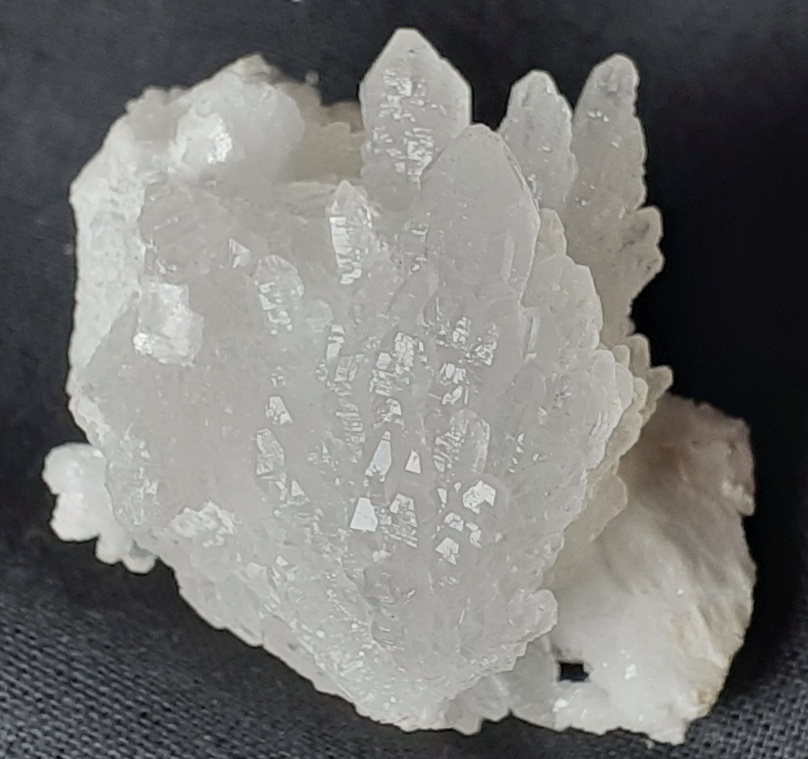 Strontianite
3,5 x 3 cm
(Autor: Volkmar Stingl)