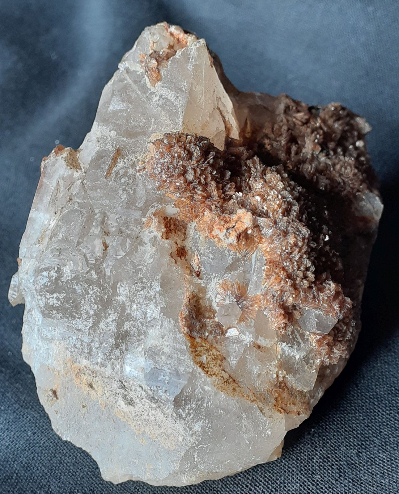 Eosphorite, Quartz
6,5 x 5 cm
(Autor: Volkmar Stingl)