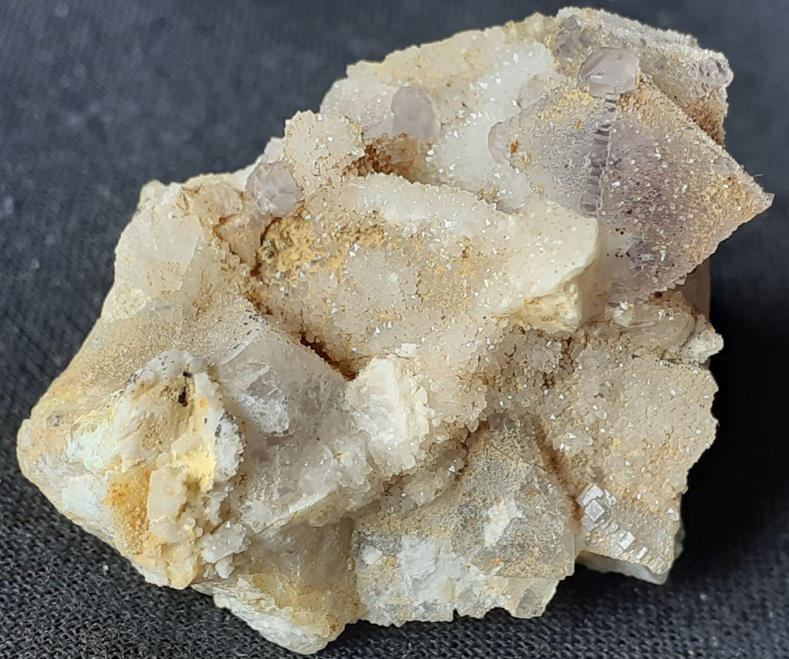 Fluorite, Quartz
3,5 x 2,5 cm
(Autor: Volkmar Stingl)