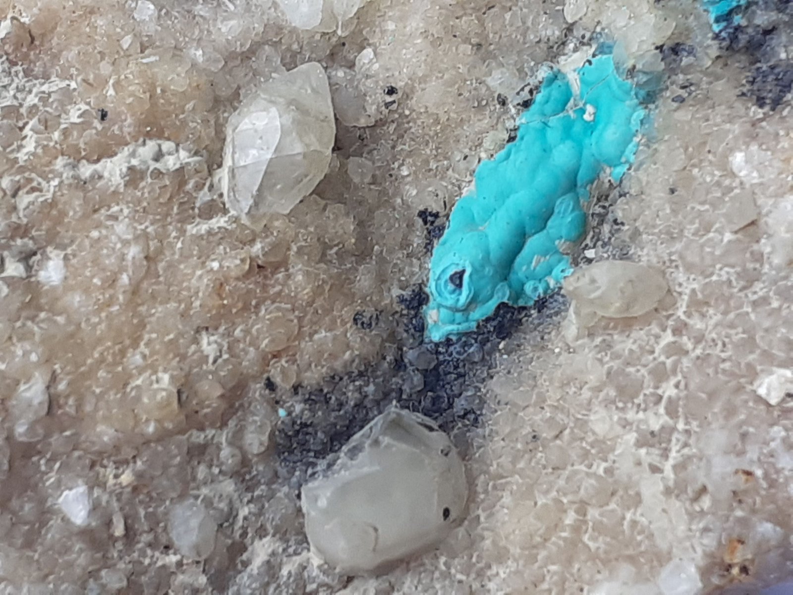 Calcite, Malachite
FoV ca. 2 x 1,5 cm
(Autor: Volkmar Stingl)