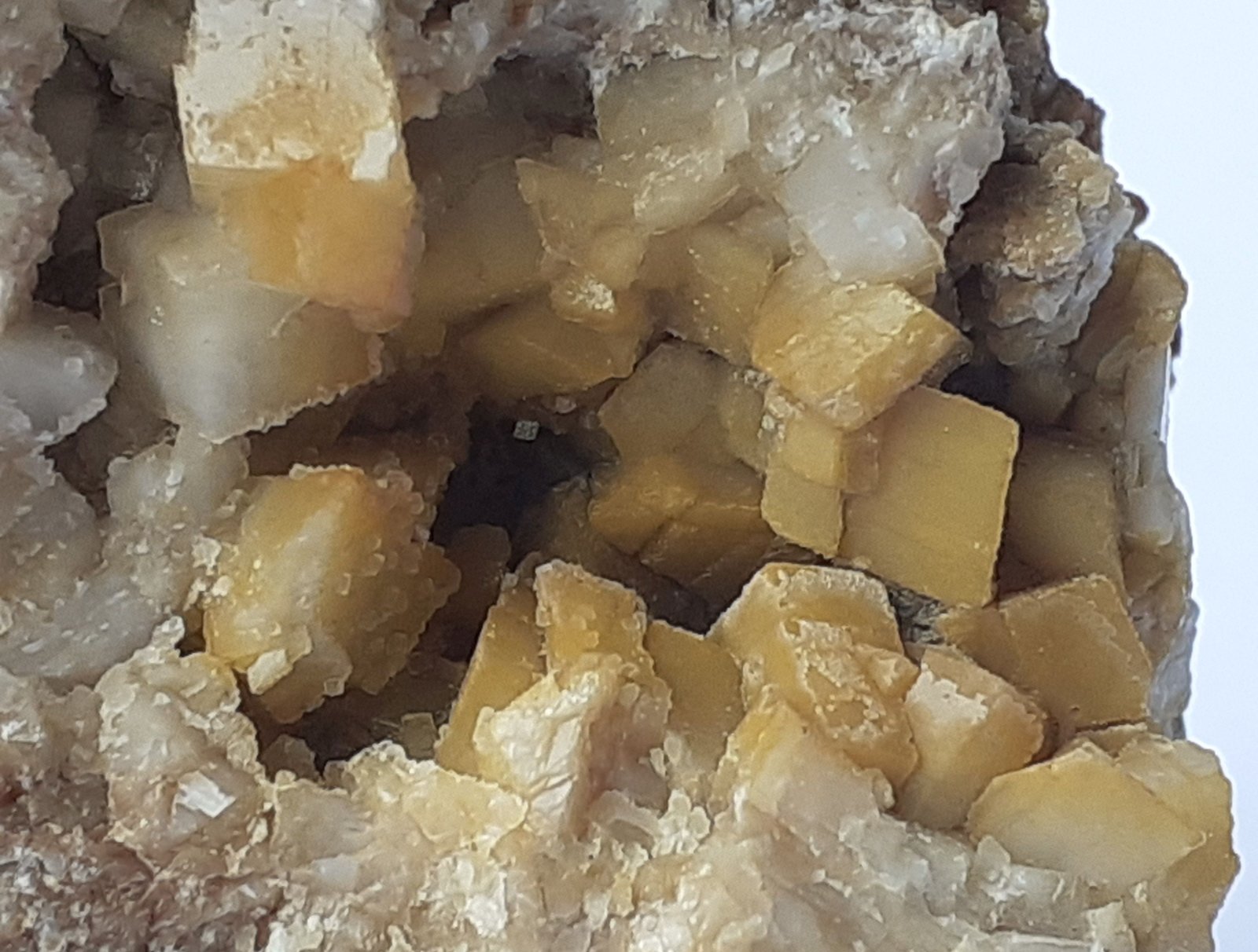 Magnesite
4 x 4 cm
(Autor: Volkmar Stingl)