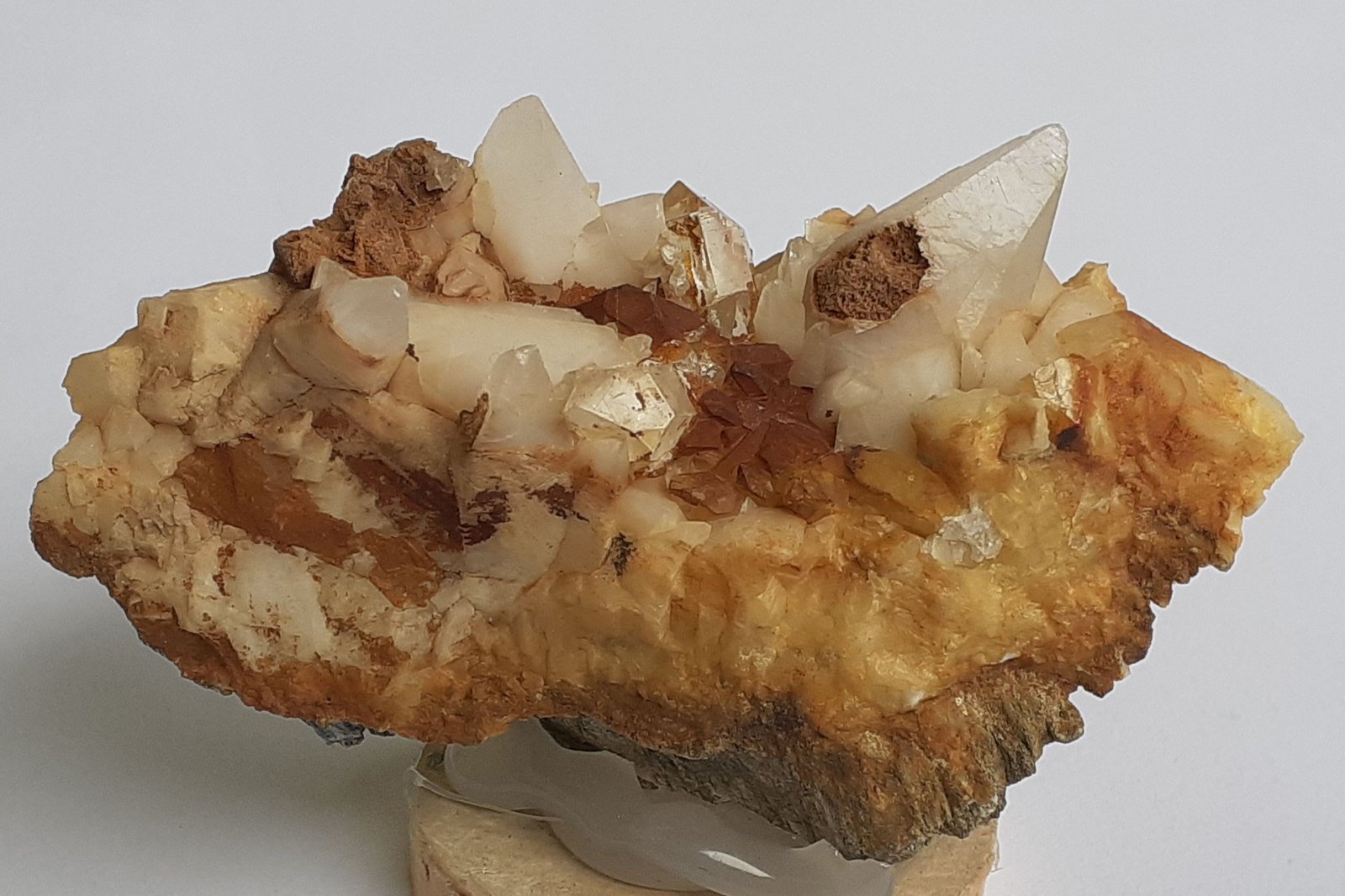 Calcite, Quartz, Siderite
7 x 4 cm
(Autor: Volkmar Stingl)