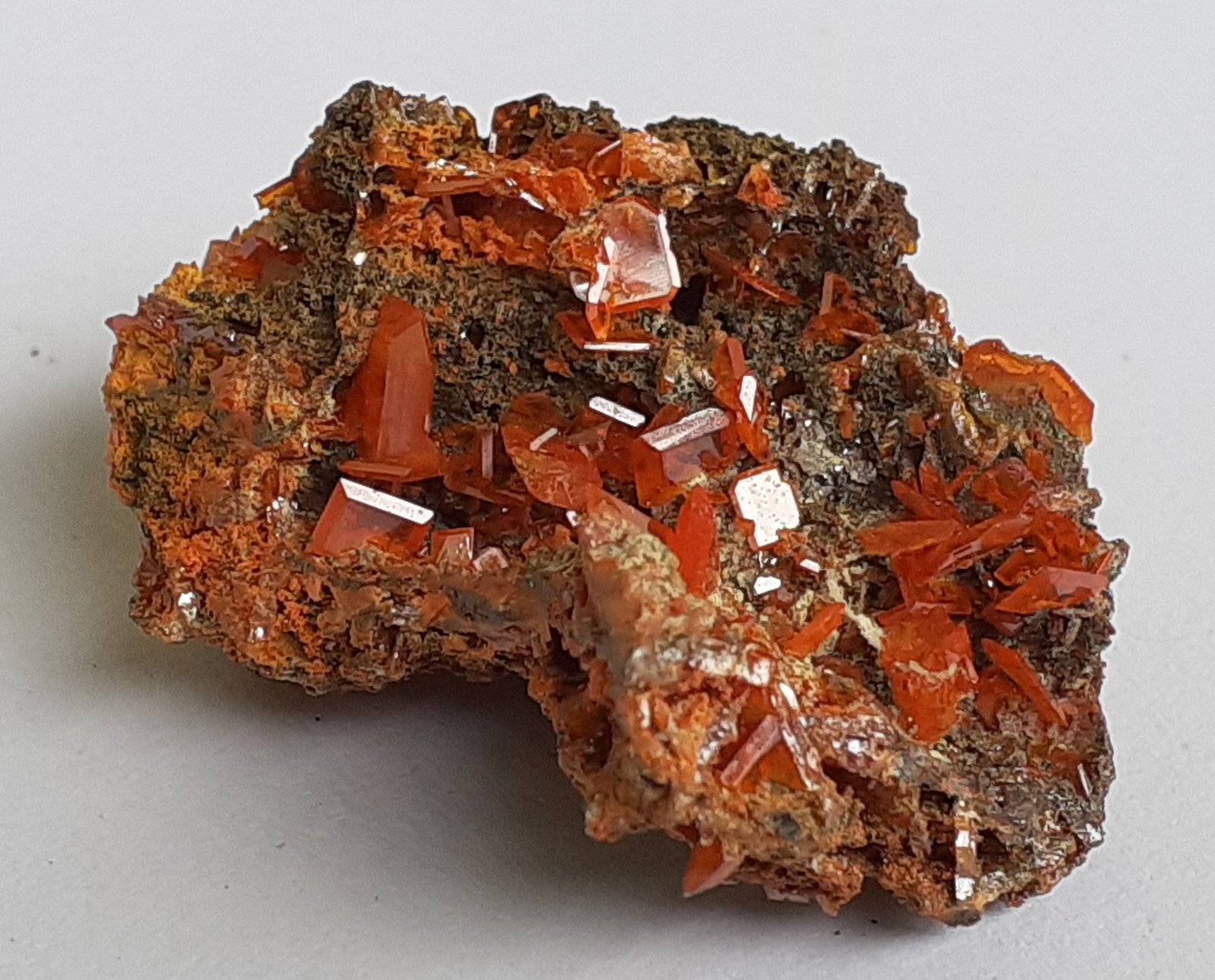 Wulfenite, Vanadinite
2,5 x 2 cm
(Autor: Volkmar Stingl)