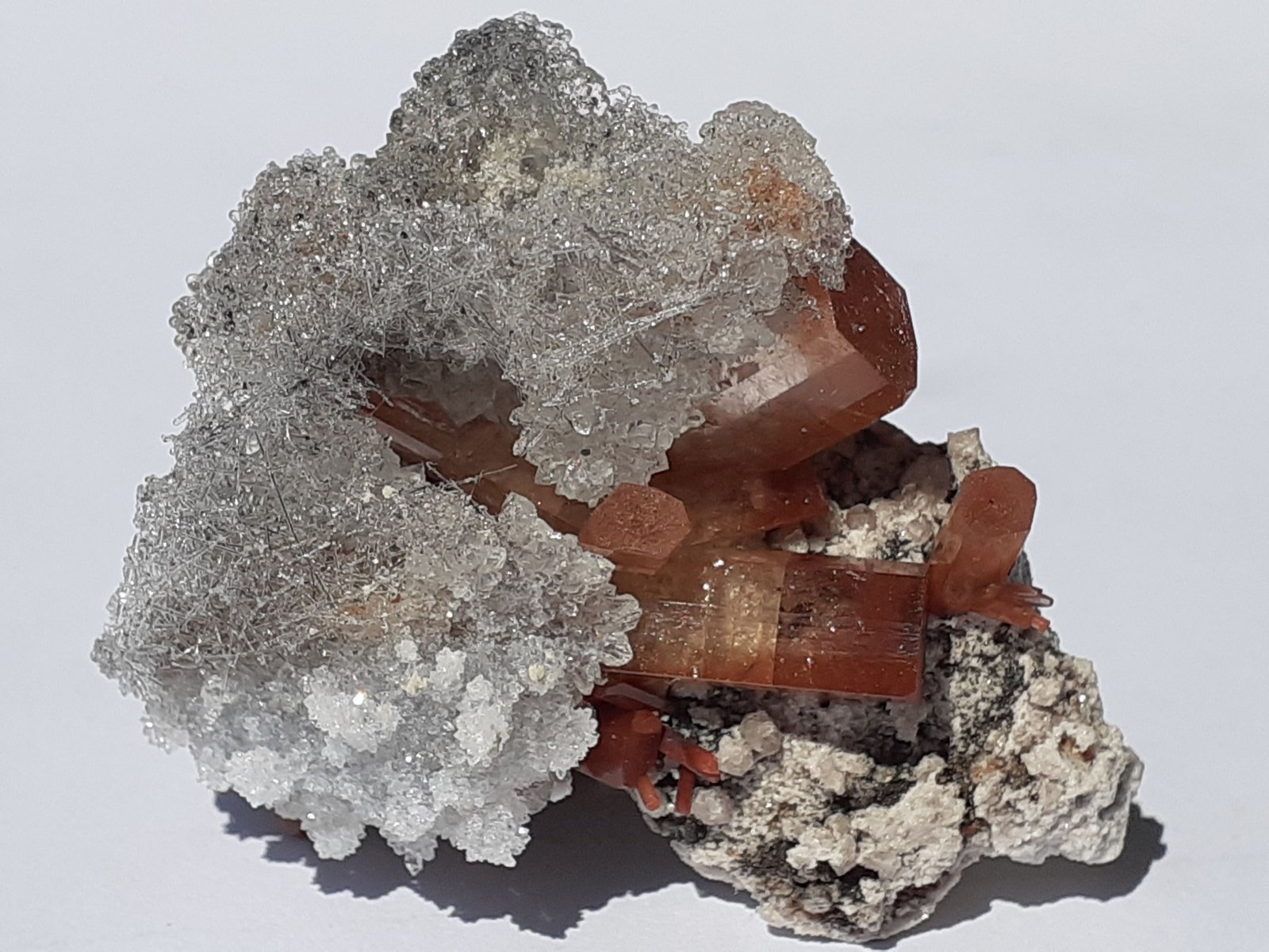 Topaz, Opal (var. Hyalite)
4 x 3 cm
(Autor: Volkmar Stingl)