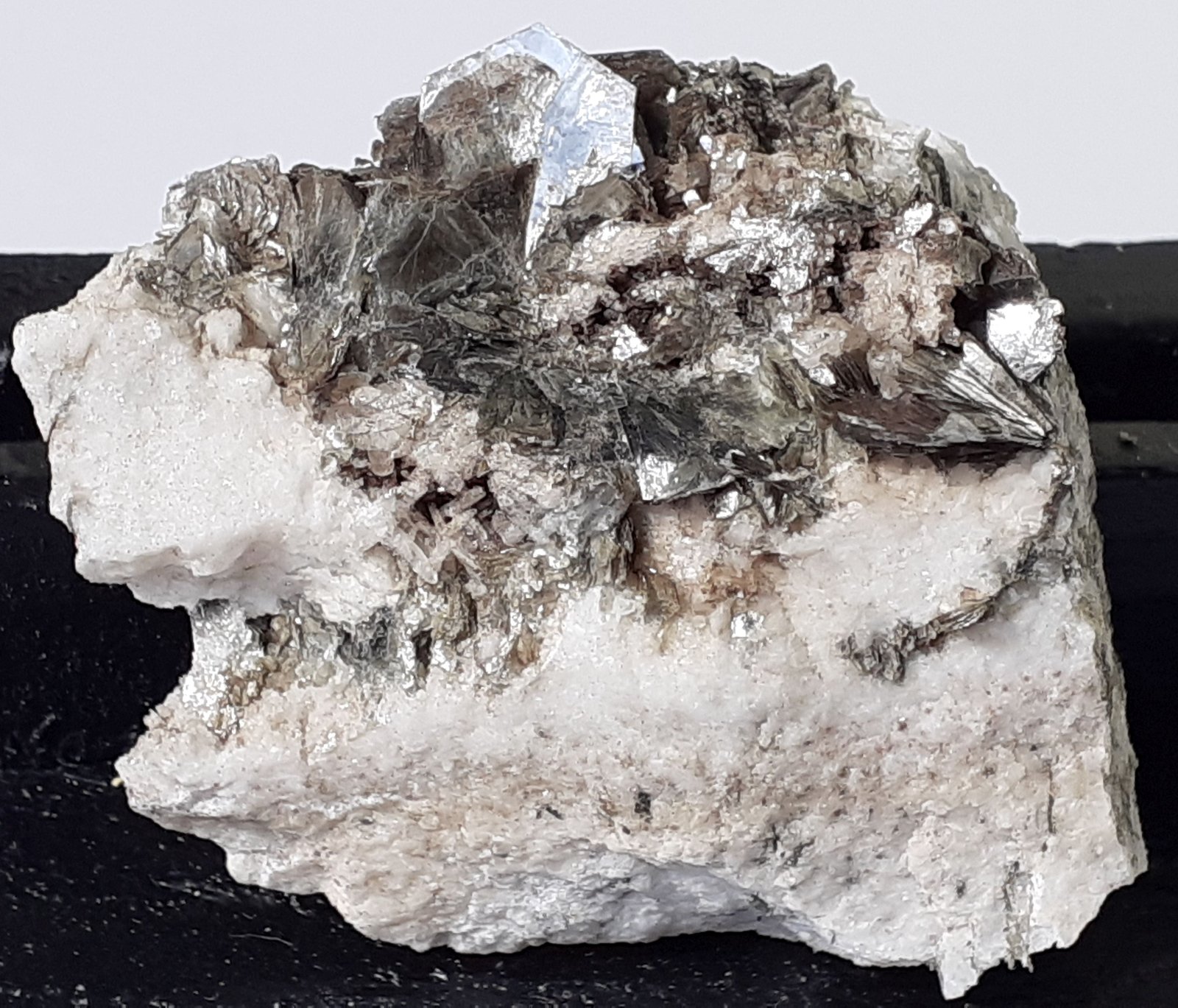 Muscovite
4,5 x 4,5 cm
(Autor: Volkmar Stingl)
