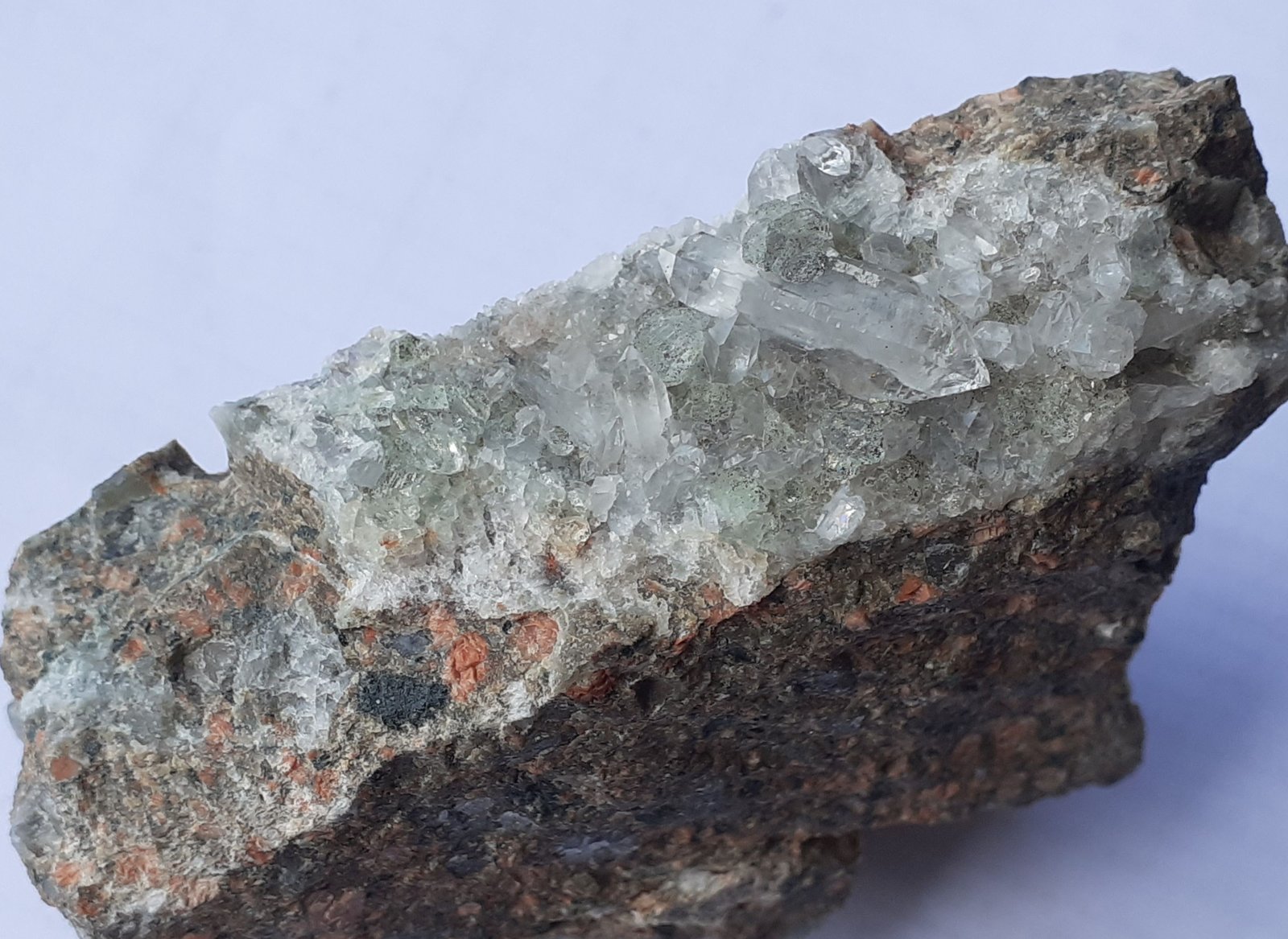 Quartz, Fluorite, Pyrite
7 x 4,5 cm
(Autor: Volkmar Stingl)