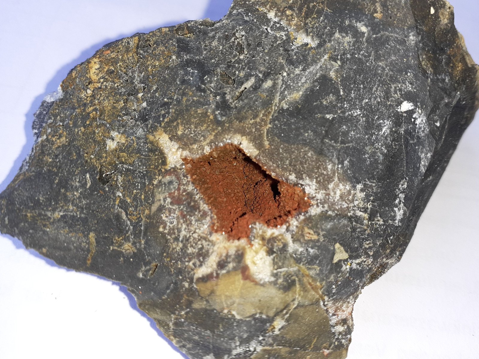 Cetineite on Quartz
5,5 x 5 cm
(Autor: Volkmar Stingl)