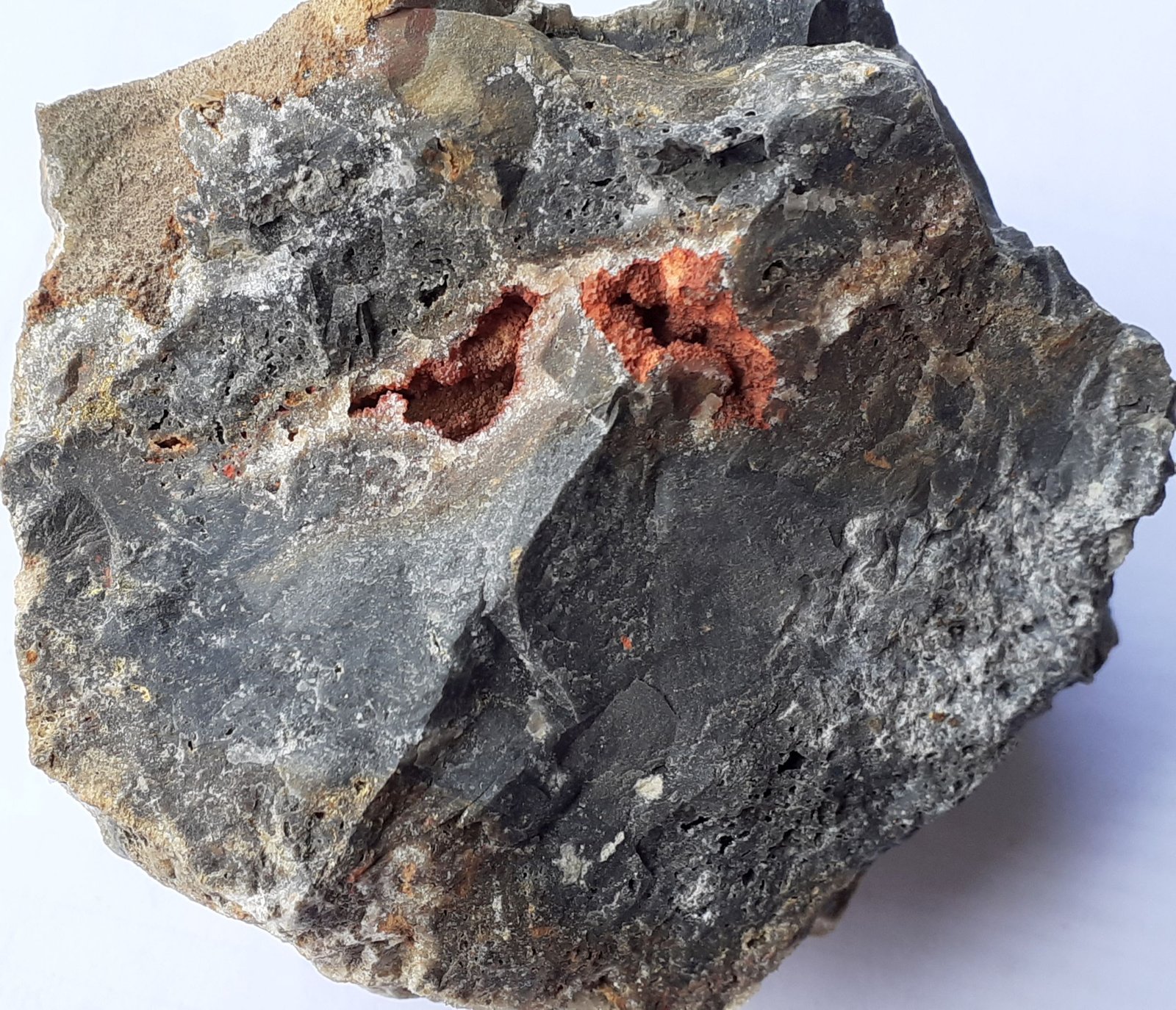 Cetineite on Quartz
7 x 6 cm
(Autor: Volkmar Stingl)