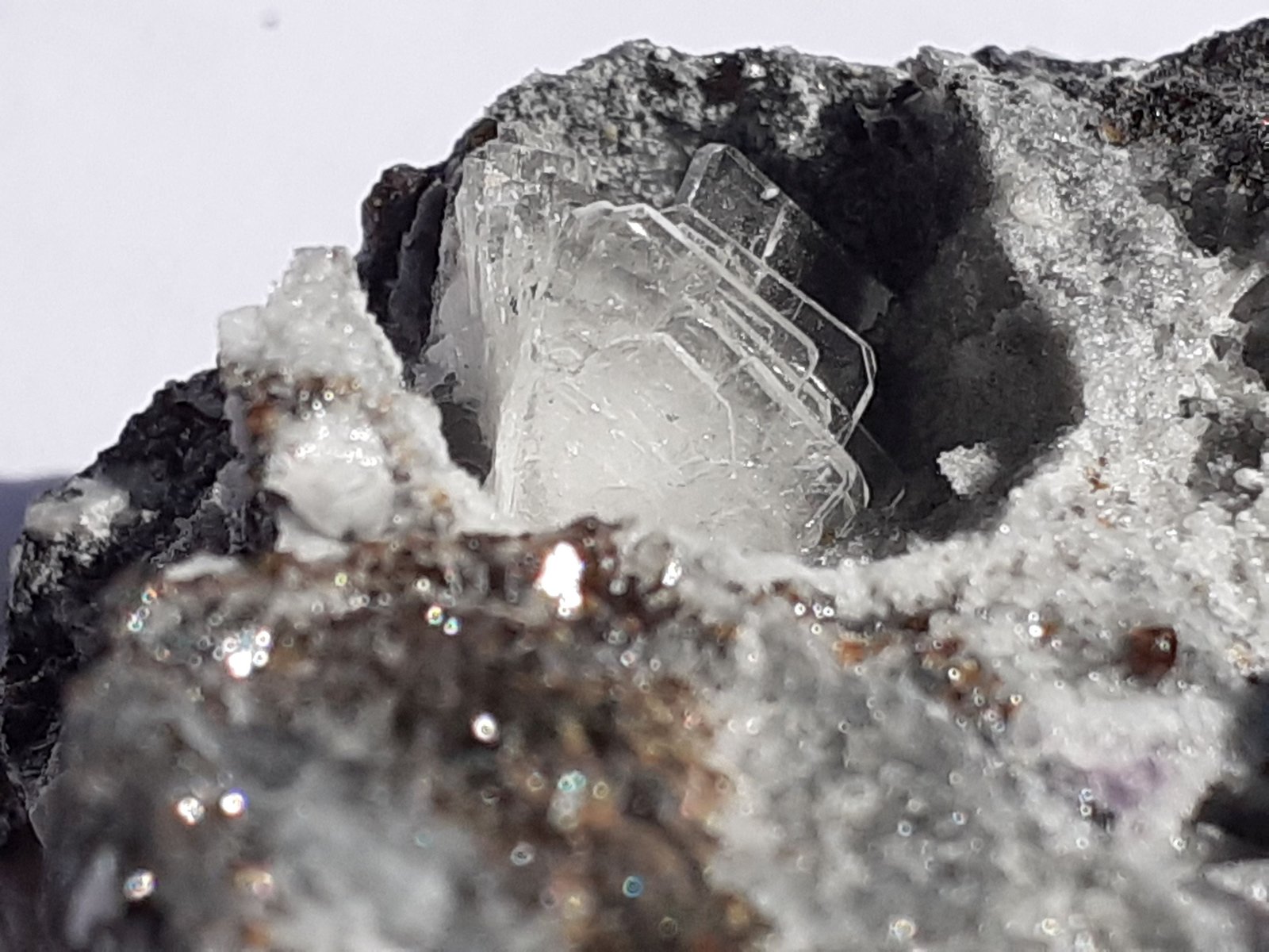Baryte
FoV ca. 3 x 2 cm
(Autor: Volkmar Stingl)