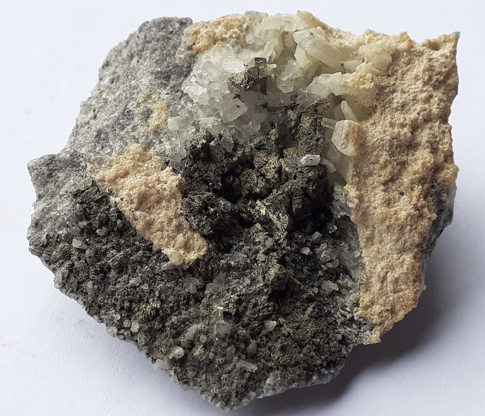 Marcasite, Quartz
4 x 4 cm
(Autor: Volkmar Stingl)