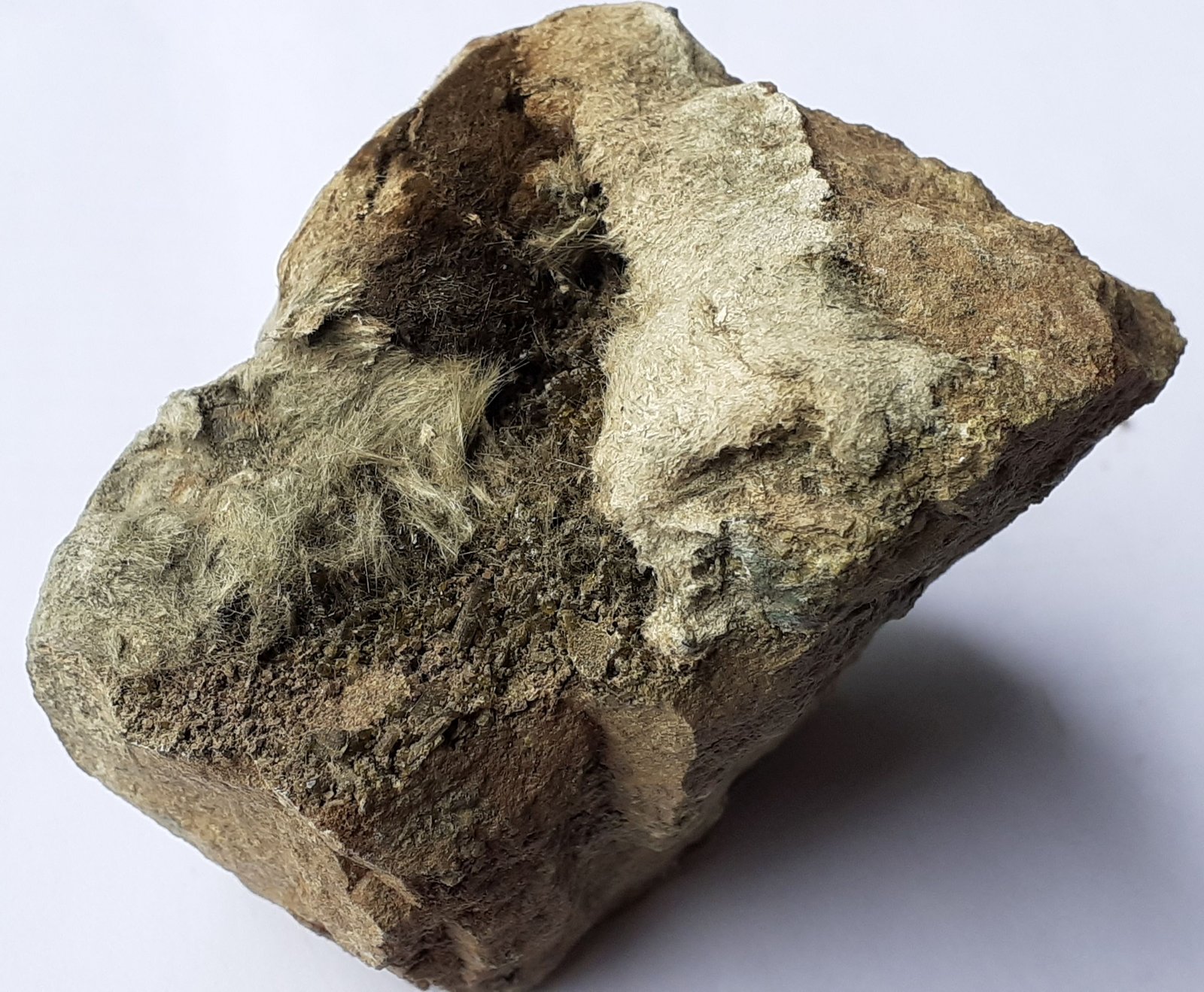 Epidote, Actinolite (variety Byssolite)
6 x 5,5 cm
(Autor: Volkmar Stingl)