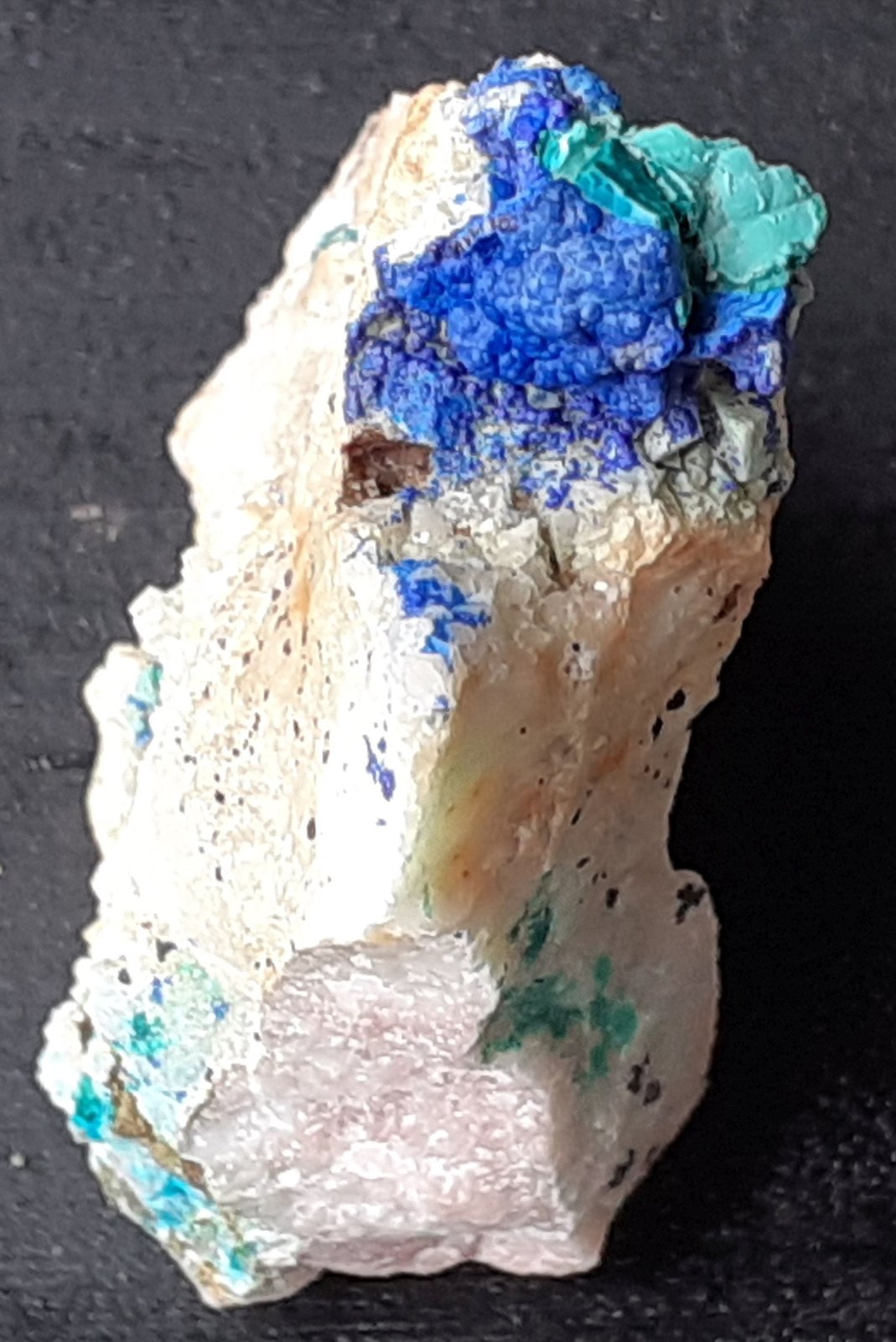 Azurite, Malachite
3 x 3 cm
(Autor: Volkmar Stingl)