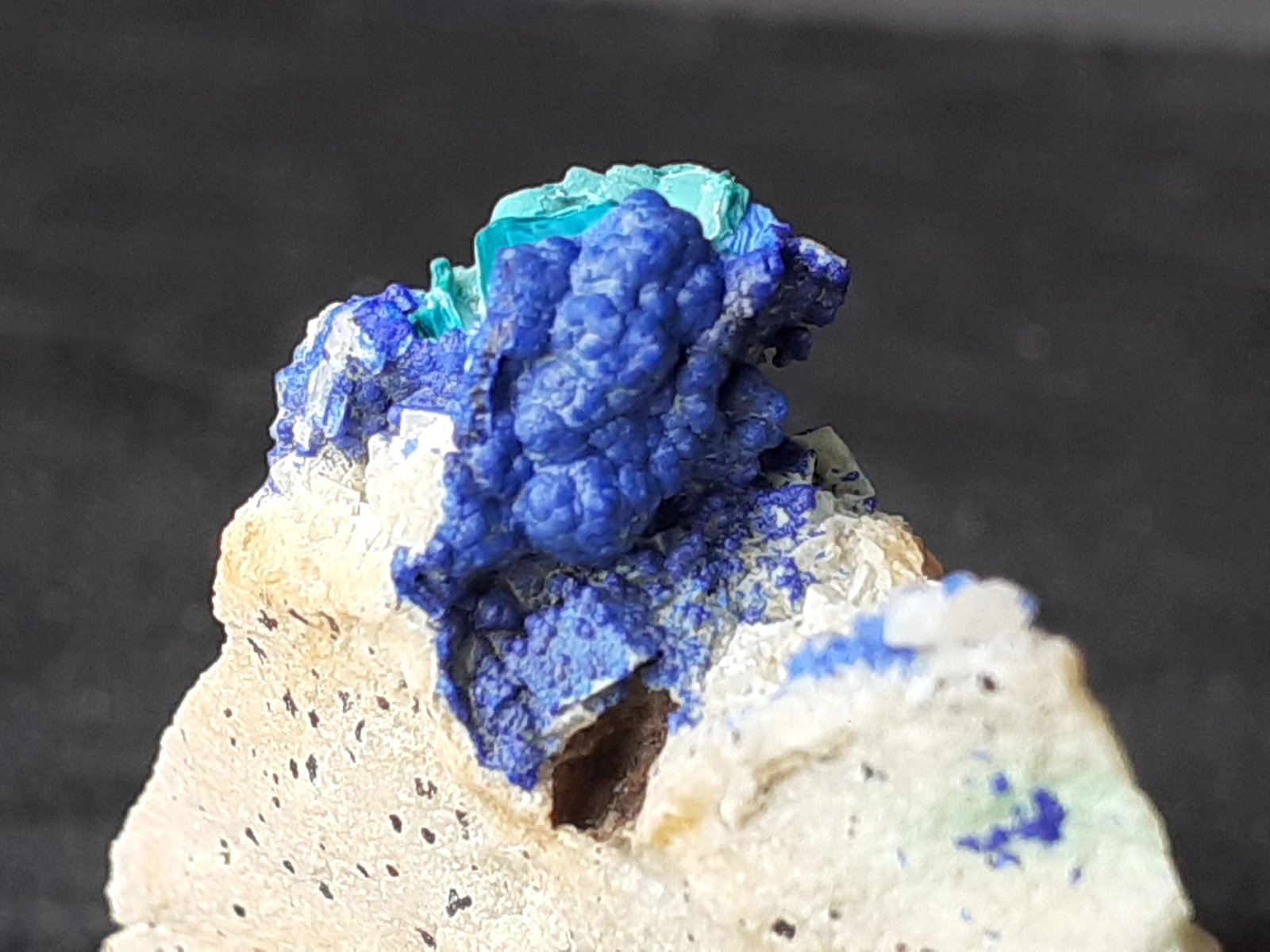 Azurite, Malachite
3 x 3 cm
(Autor: Volkmar Stingl)