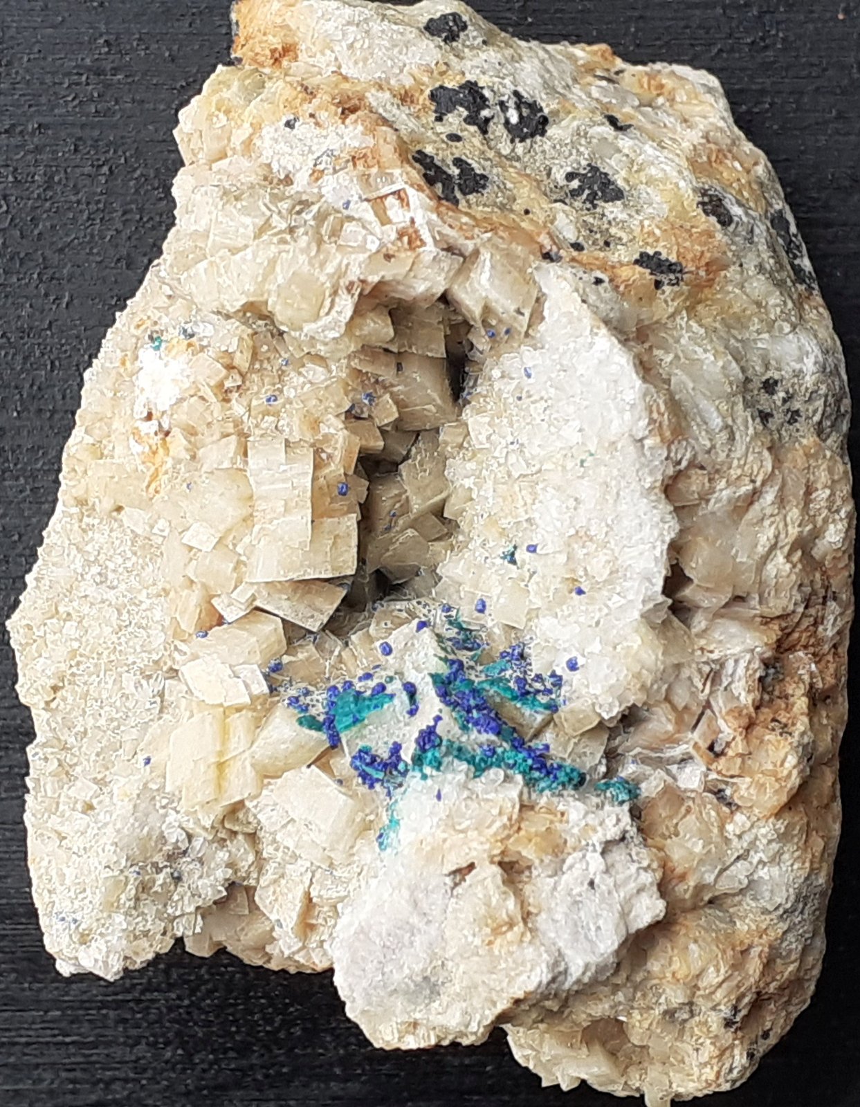 Azurite, Malachite, Dolomite
4,5 x 3 cm
(Autor: Volkmar Stingl)