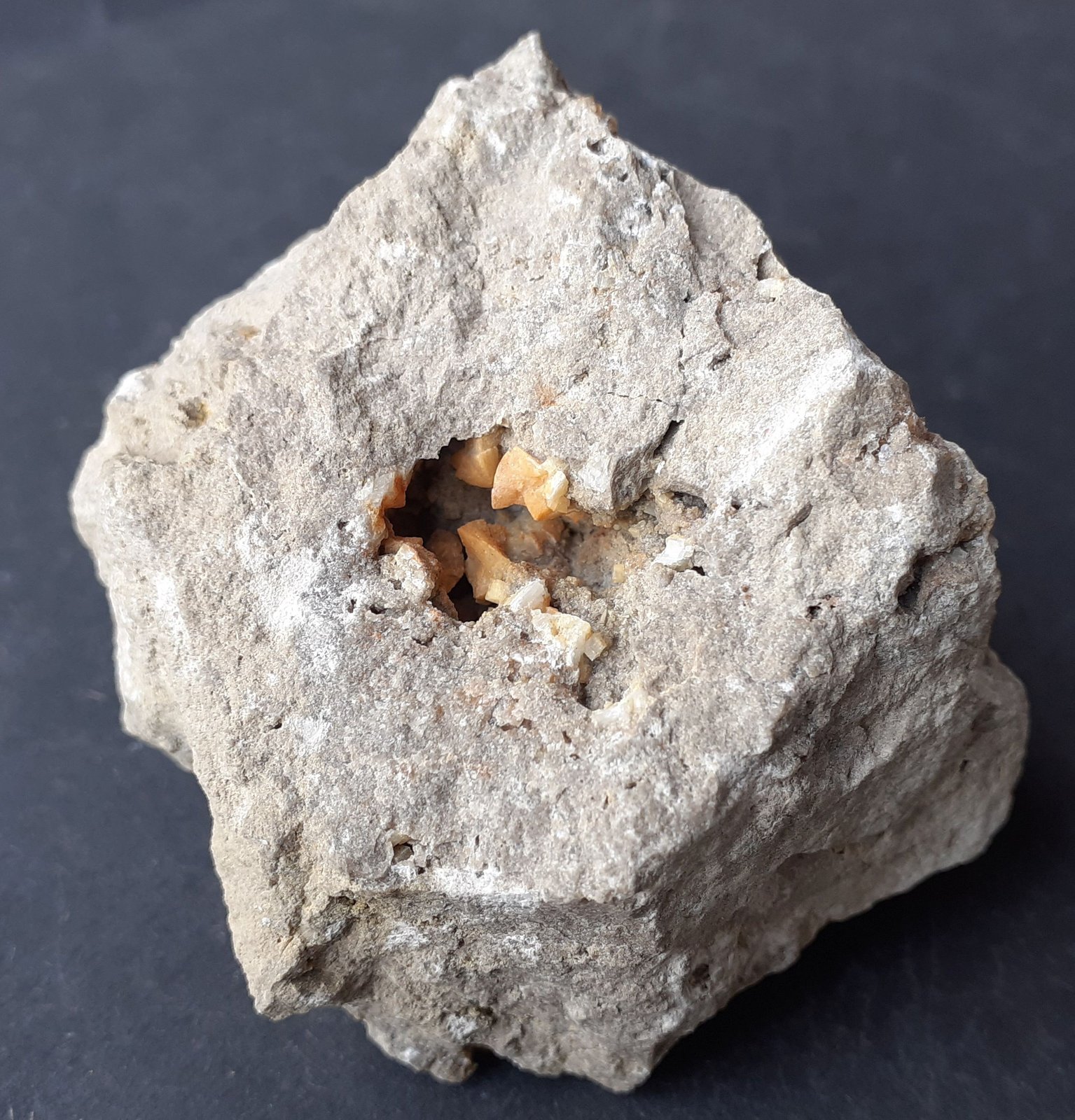 Dolomite
5 x 4,5 cm
(Autor: Volkmar Stingl)