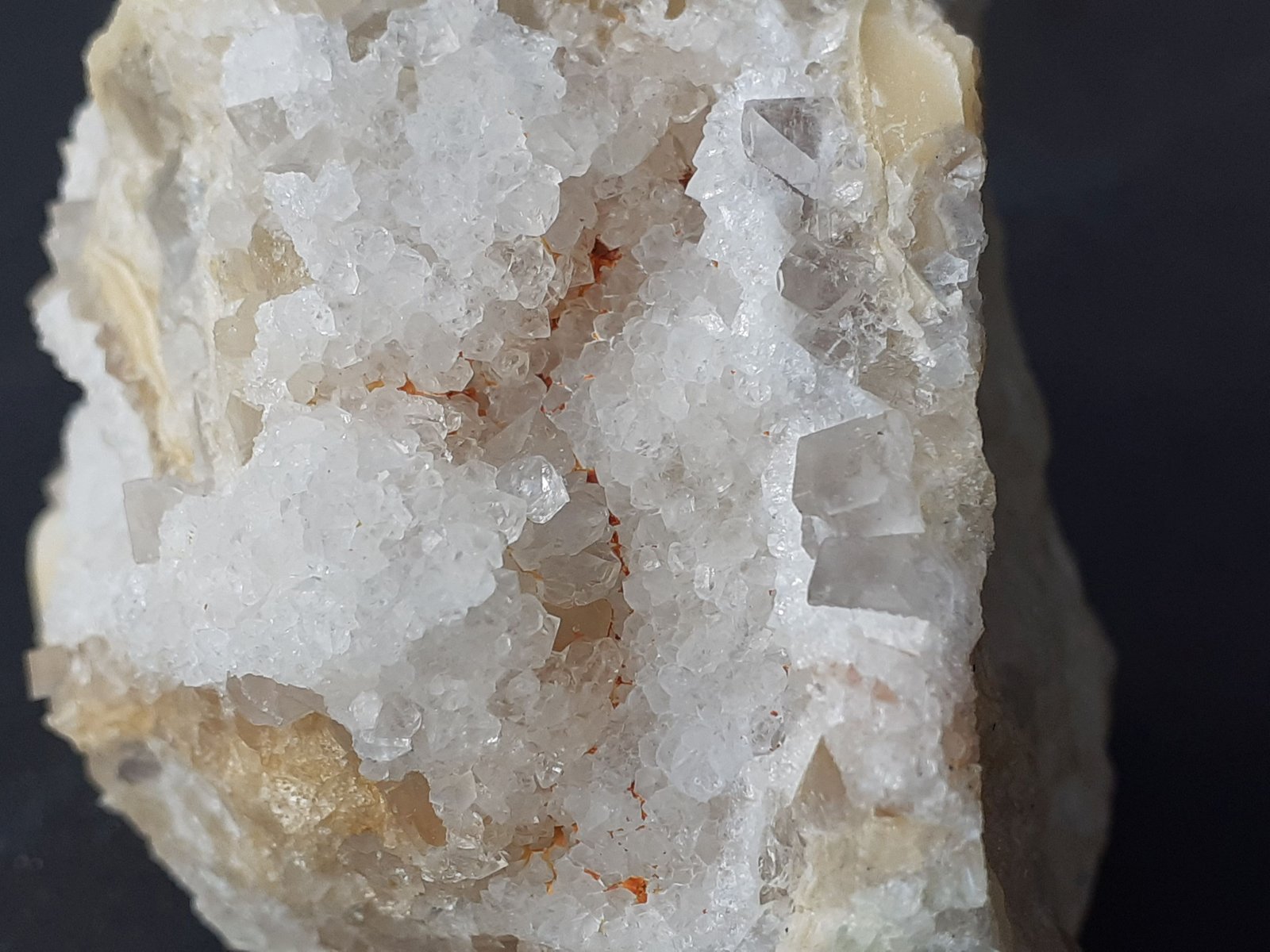 Fluorite, Quartz
5 x 4,5 cm
(Autor: Volkmar Stingl)