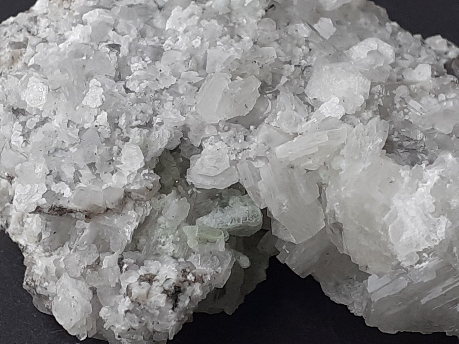 Calcite, Fluorite, Quarz, Pyrite
6 x 5,5 cm
(Autor: Volkmar Stingl)