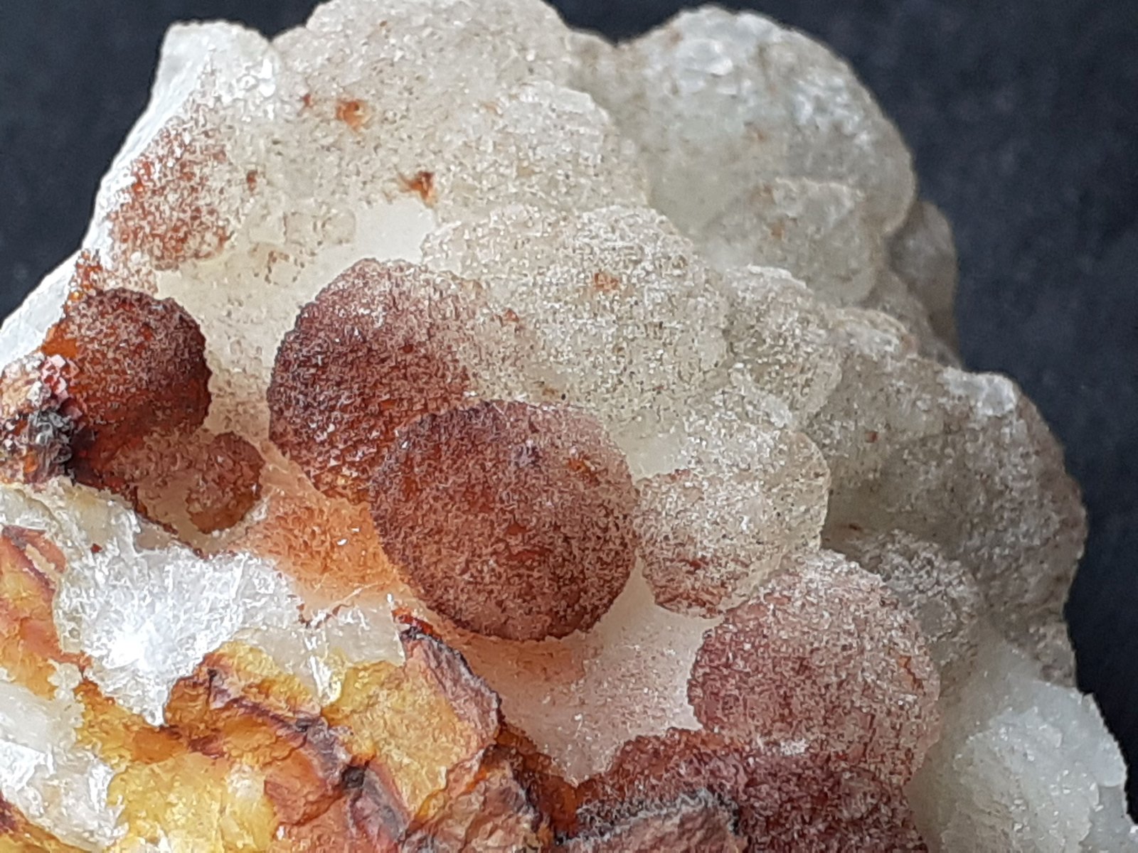 Fluorite, Quartz
4 x 3,5 cm
(Autor: Volkmar Stingl)