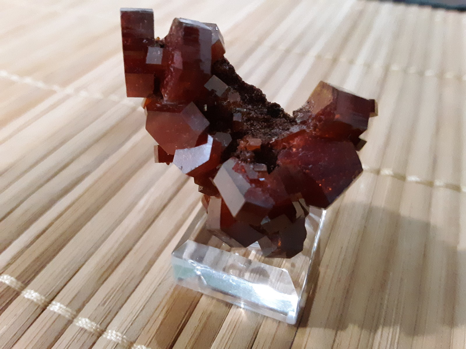 Vanadinite
3.6 x 3.0 x 2.0 cm
(Autor: Casimir Sarisky)