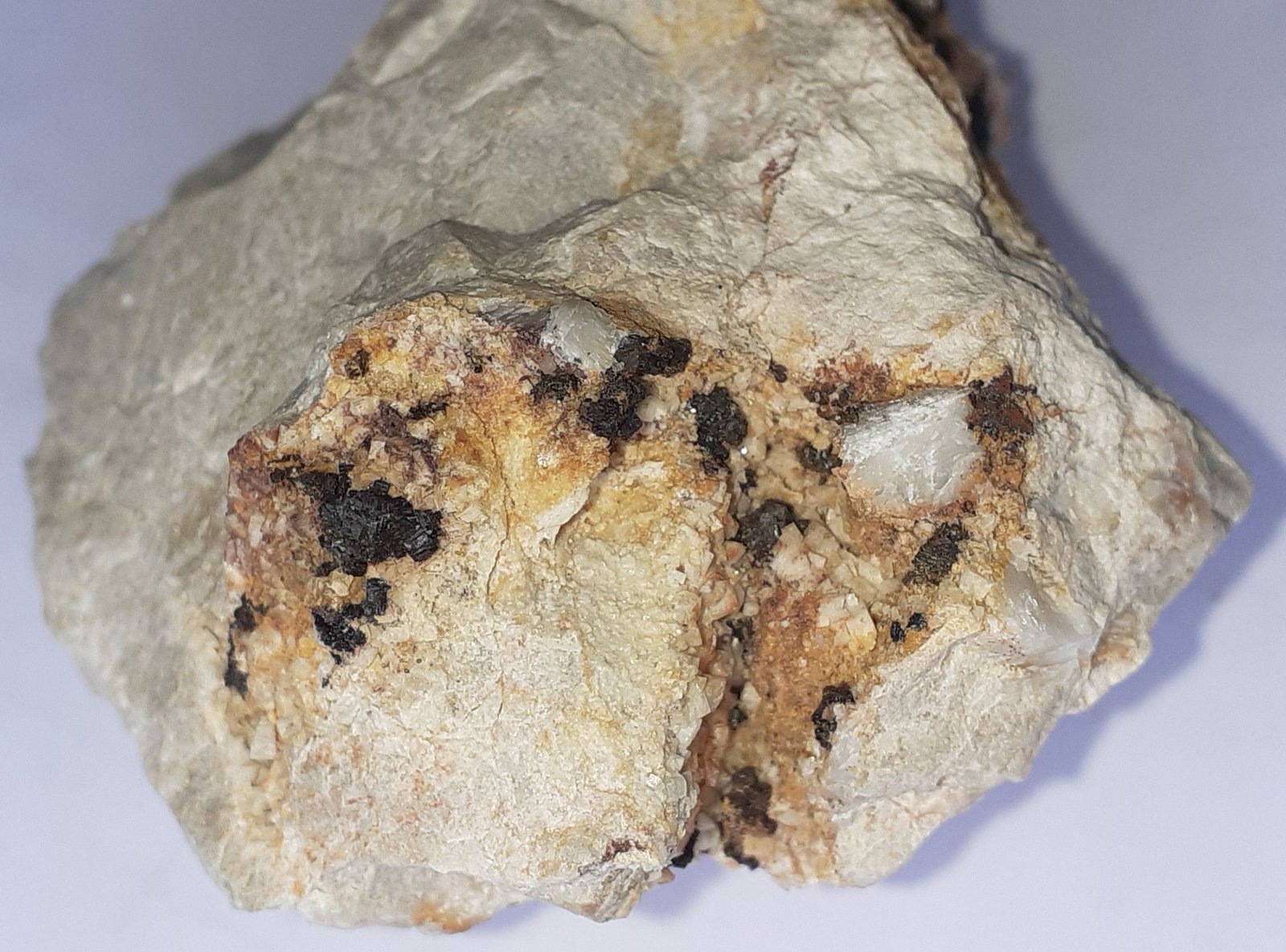 Descloizie, Dolomite, Smithsonite
6 x 5 cm
(Autor: Volkmar Stingl)