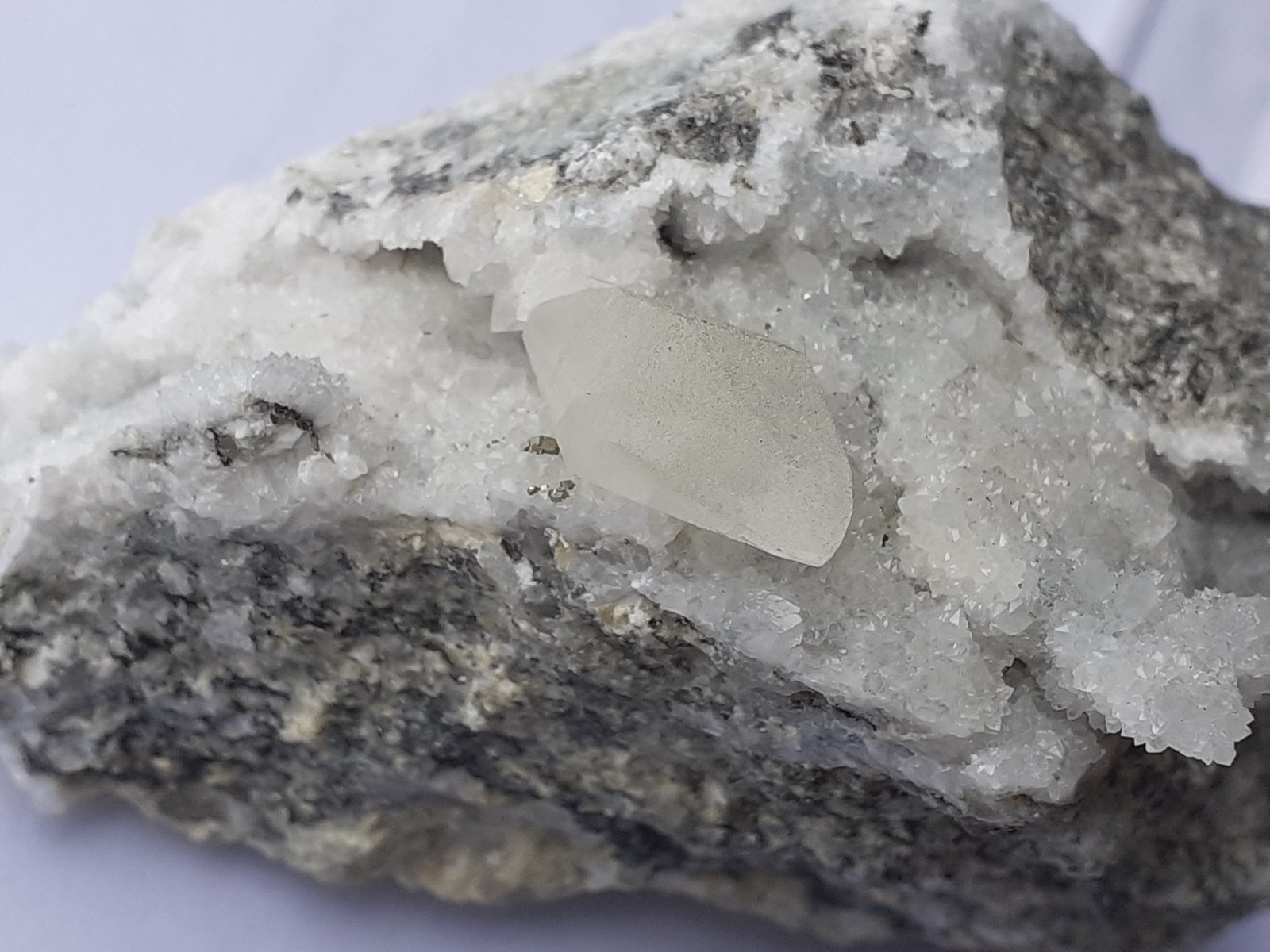 Calcite, Quartz, Pyrite
6,5 x 4,5 cm
(Autor: Volkmar Stingl)