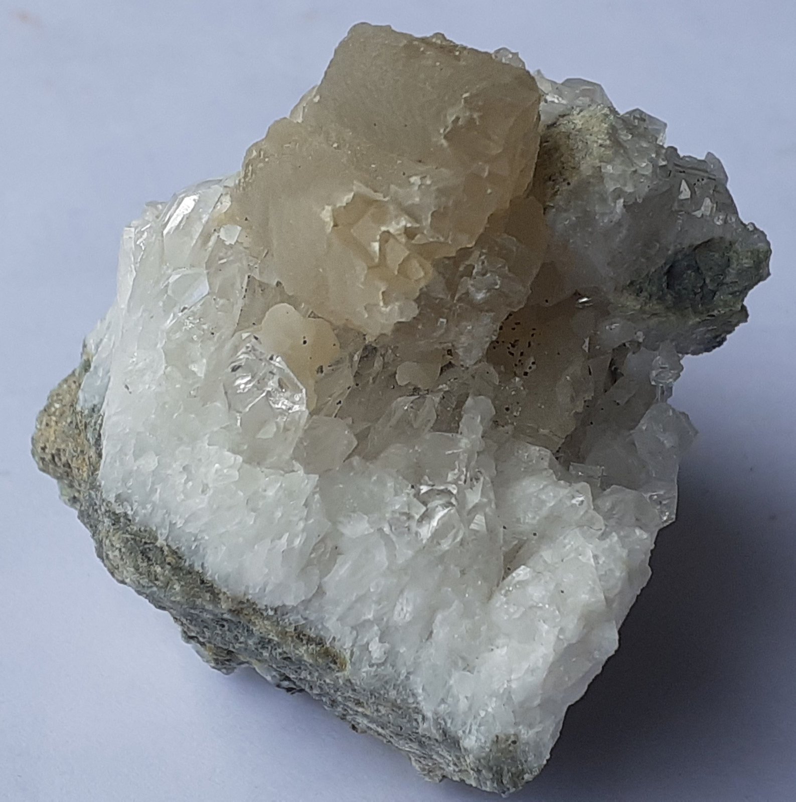 Calcite, Quartz, Pyrite
4,5 x 4,5 cm
(Autor: Volkmar Stingl)